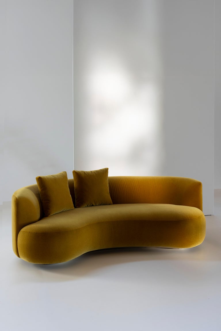 https://a.1stdibscdn.com/modern-twins-curved-sofa-italian-jacquard-velvet-made-in-portugal-by-greenapple-for-sale-picture-4/f_53532/f_266665021758118553334/E0029513_Export_master.jpg?width=768