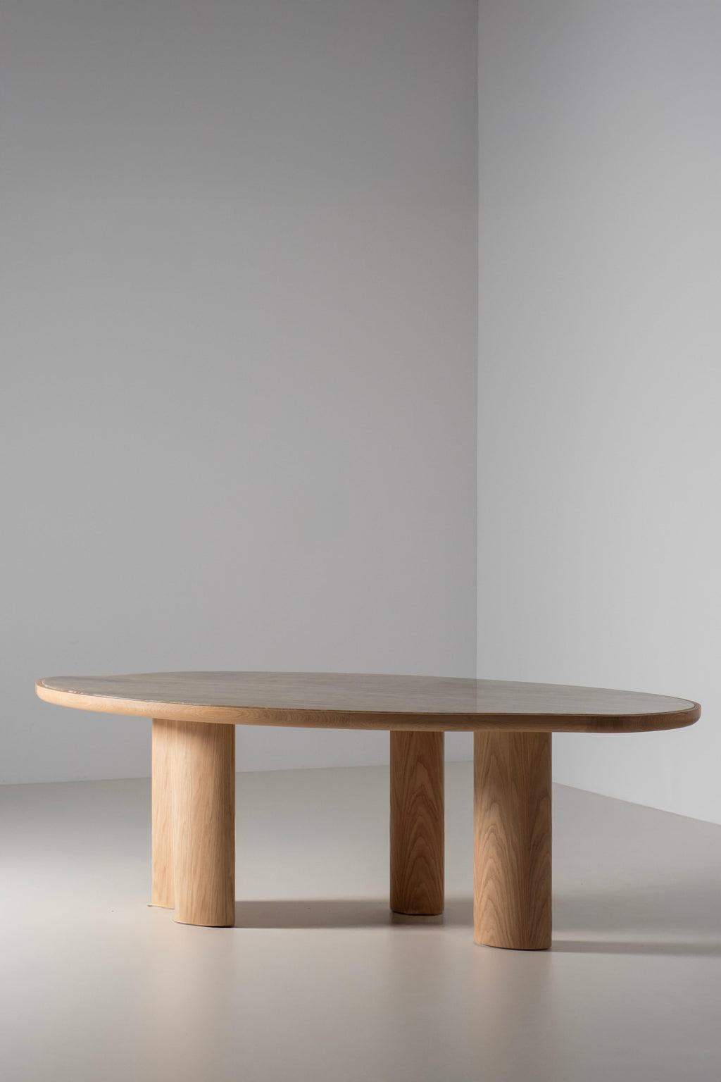 https://a.1stdibscdn.com/organic-modern-cerdeira-dining-table-onyx-miel-oak-handmade-greenapple-for-sale-picture-4/f_53532/f_452492221762162011262/E0030171_Export_master.jpg