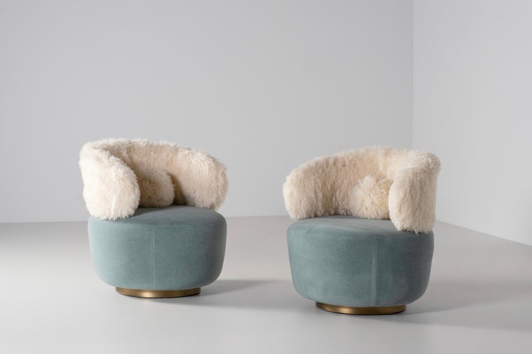 https://a.1stdibscdn.com/contemporary-caju-swivel-lounge-chair-set-2-boucle-faux-fur-by-greenapple-for-sale-picture-8/f_53532/f_482072021767709306118/E0030512_Export_master.jpg?width=768