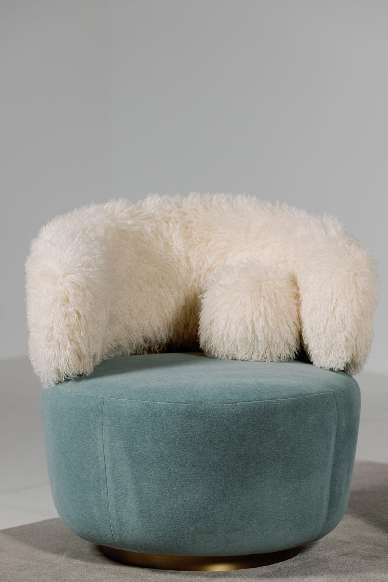 https://a.1stdibscdn.com/contemporary-caju-swivel-lounge-chair-set-2-boucle-faux-fur-by-greenapple-for-sale-picture-4/f_53532/f_482072021767709304148/E0030835_Export_master.jpg?width=768