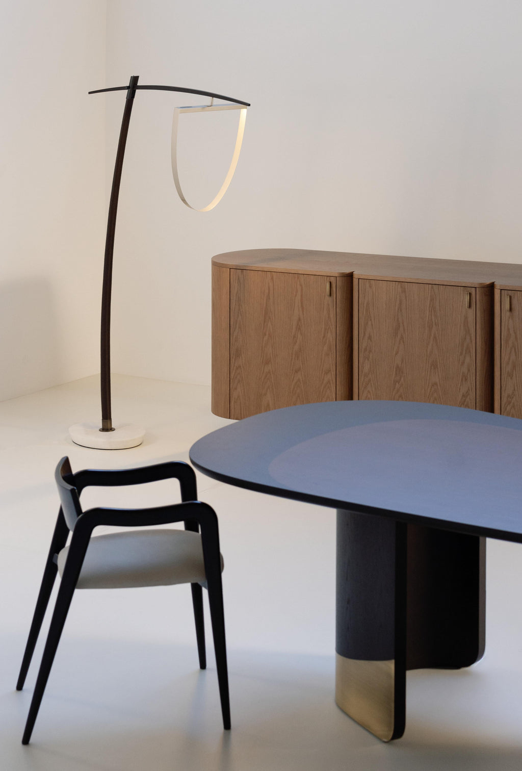 https://a.1stdibscdn.com/contemporary-armona-dining-table-american-oak-brass-handmade-by-greenapple-for-sale-picture-16/f_53532/f_199056621770481555753/E0031159_Export_master.jpg