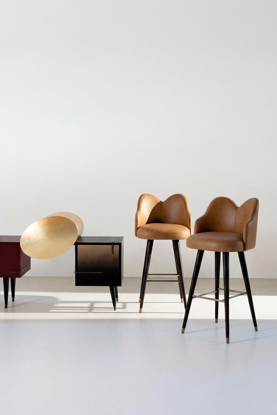 https://a.1stdibscdn.com/mid-century-modern-mary-swivel-bar-stools-leather-brass-handmade-by-greenapple-for-sale-picture-4/f_53532/f_441889821776171400204/E0031977_Export_master.jpg