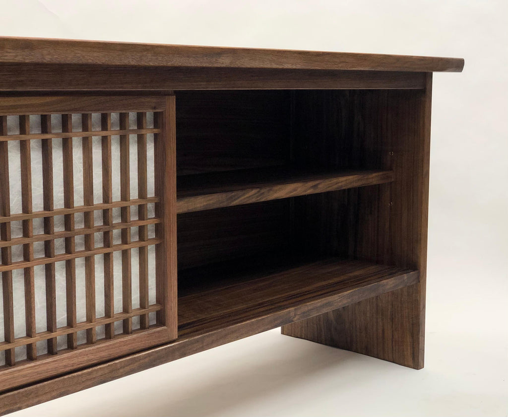 https://a.1stdibscdn.com/walnut-credenza-with-sliding-shoji-doors-for-sale-picture-8/f_45782/f_224459721612735301839/E0EE0D88_AD8F_4942_A5ED_16B6F737EC1B_master.jpeg