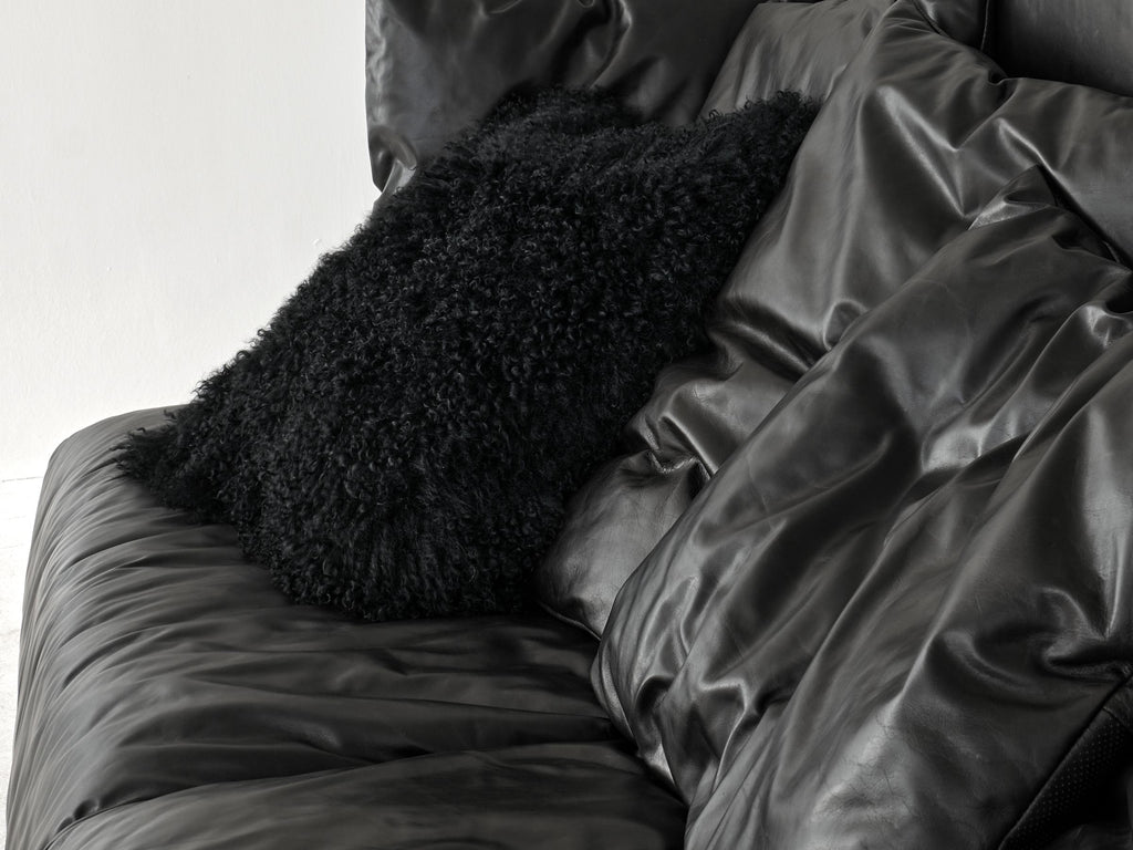 https://a.1stdibscdn.com/gothic-sofa-by-daaz-for-sale-picture-4/f_12192/f_417730821728080275165/E1362_4_master.jpg