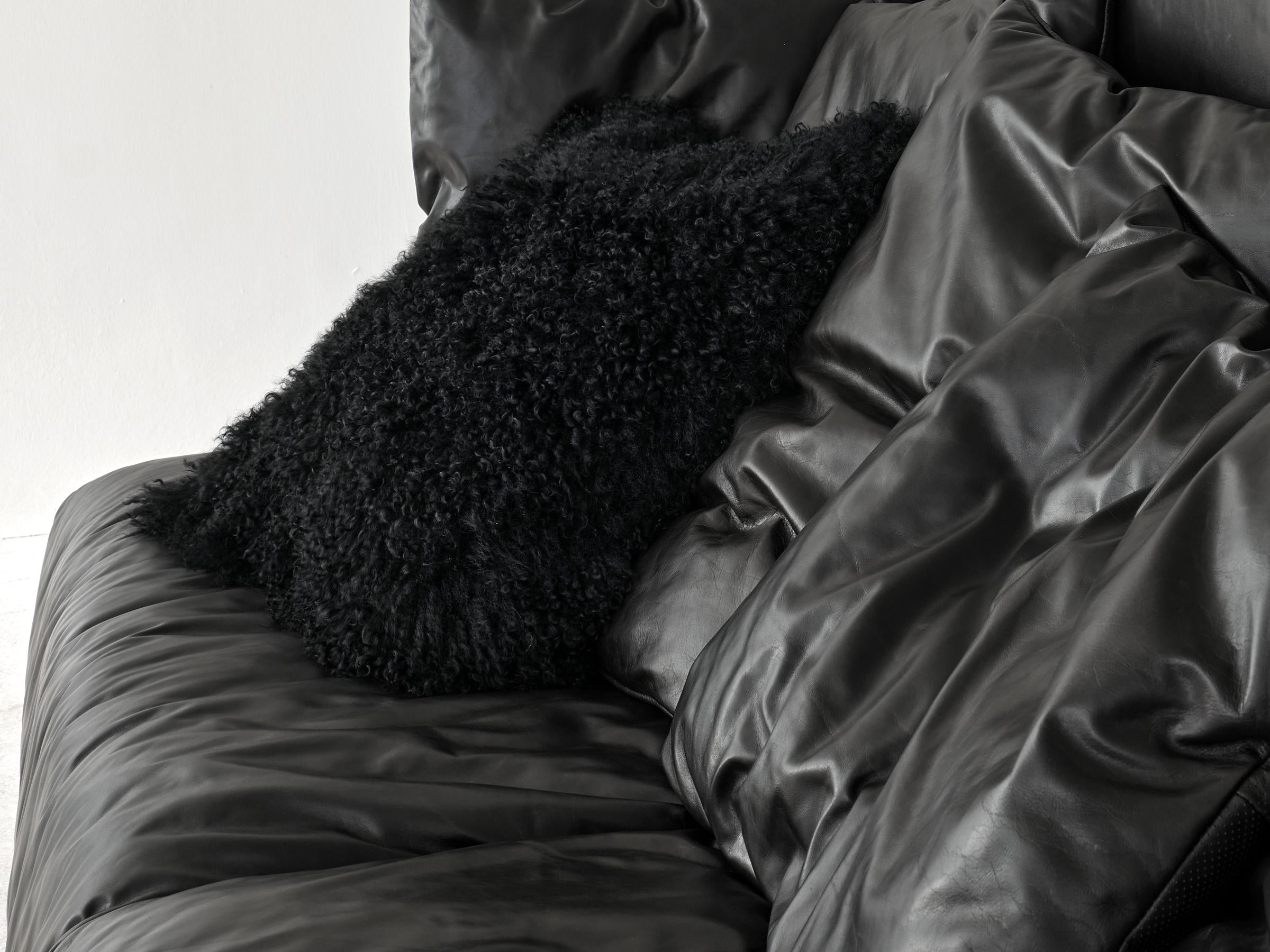 https://a.1stdibscdn.com/gothic-sofa-by-daaz-for-sale-picture-4/f_12192/f_417730821728080275165/E1362_4_master.jpg