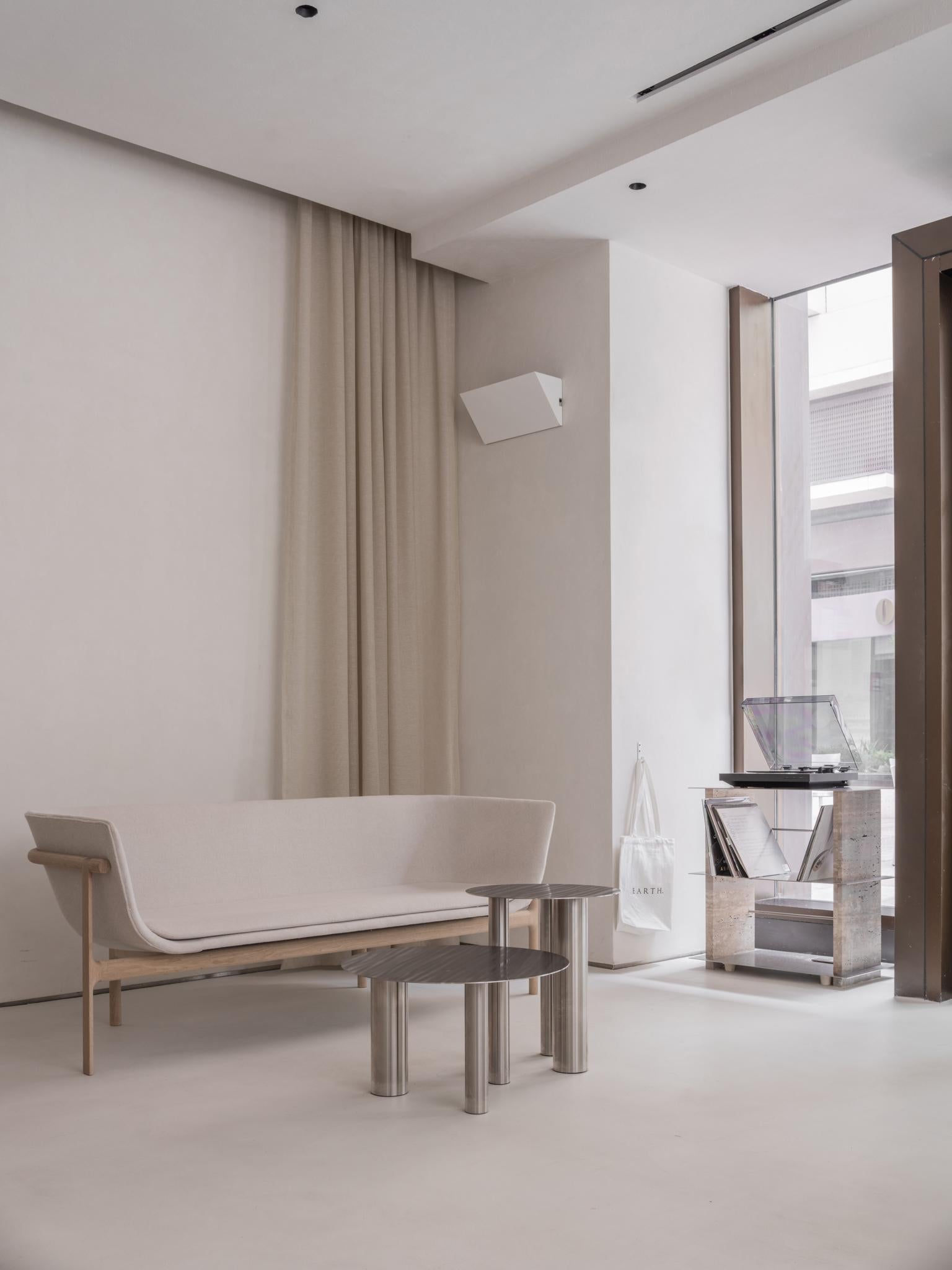 https://a.1stdibscdn.com/high-coffee-table-brandt-cs1-made-of-stainless-steel-by-noom-for-sale-picture-7/f_42321/f_185527621700521561725/EARTH_WEB_20_master.jpg