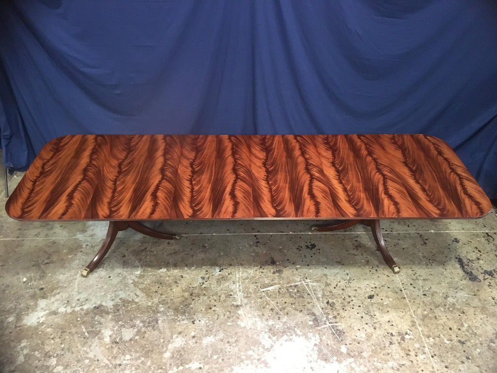https://a.1stdibscdn.com/custom-leighton-hall-traditional-mahogany-pedestal-dining-table-for-sale-picture-7/f_44162/f_15299941/EEC1048E_E0CC_4A38_926D_1561986181965_master.jpeg