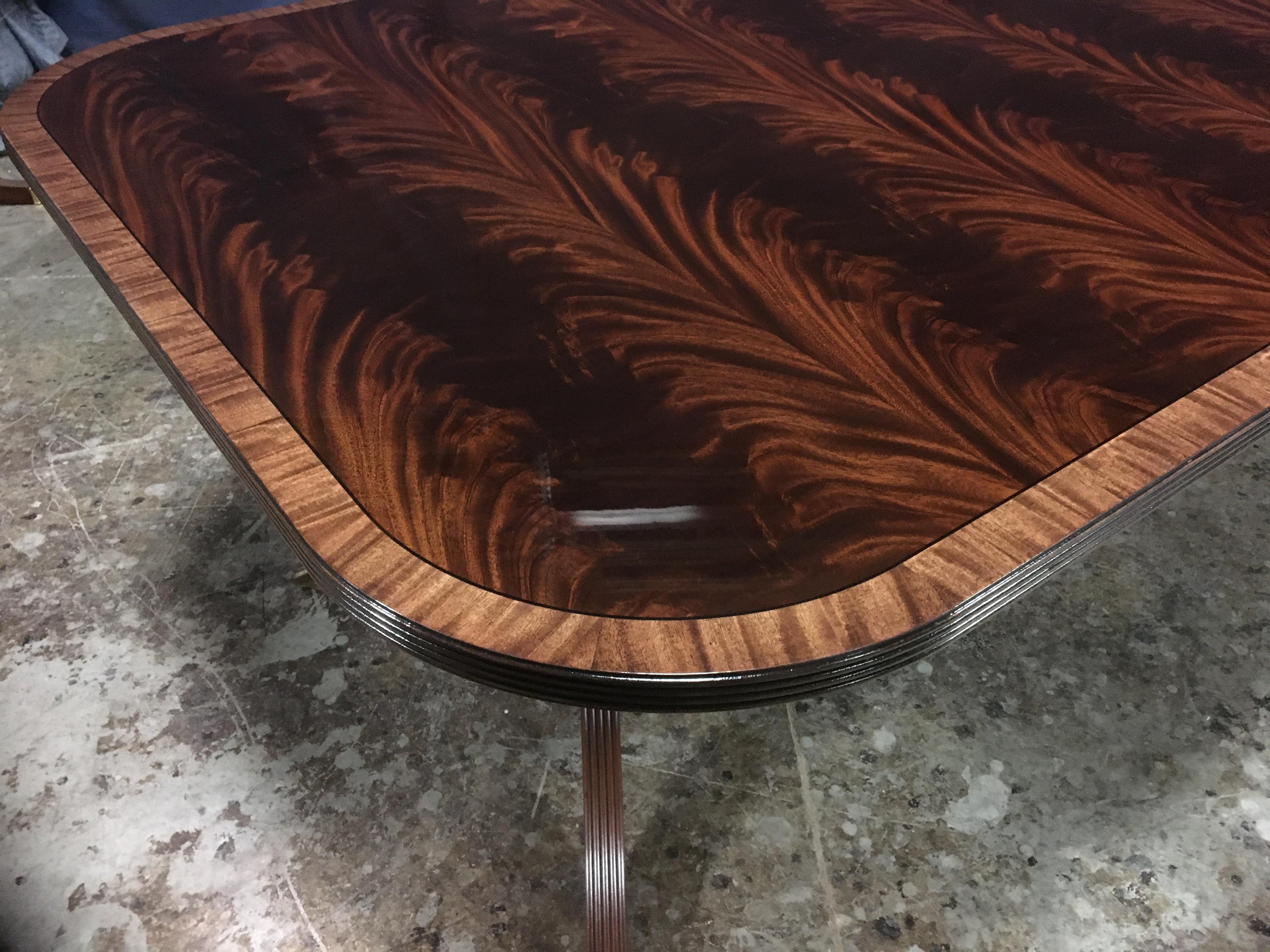 https://a.1stdibscdn.com/banded-mahogany-georgian-style-dining-table-by-leighton-hall-for-sale-picture-4/f_44162/f_227261921614447968358/EED0E6B9_58F9_42B7_B029_129108A05850_master.jpeg