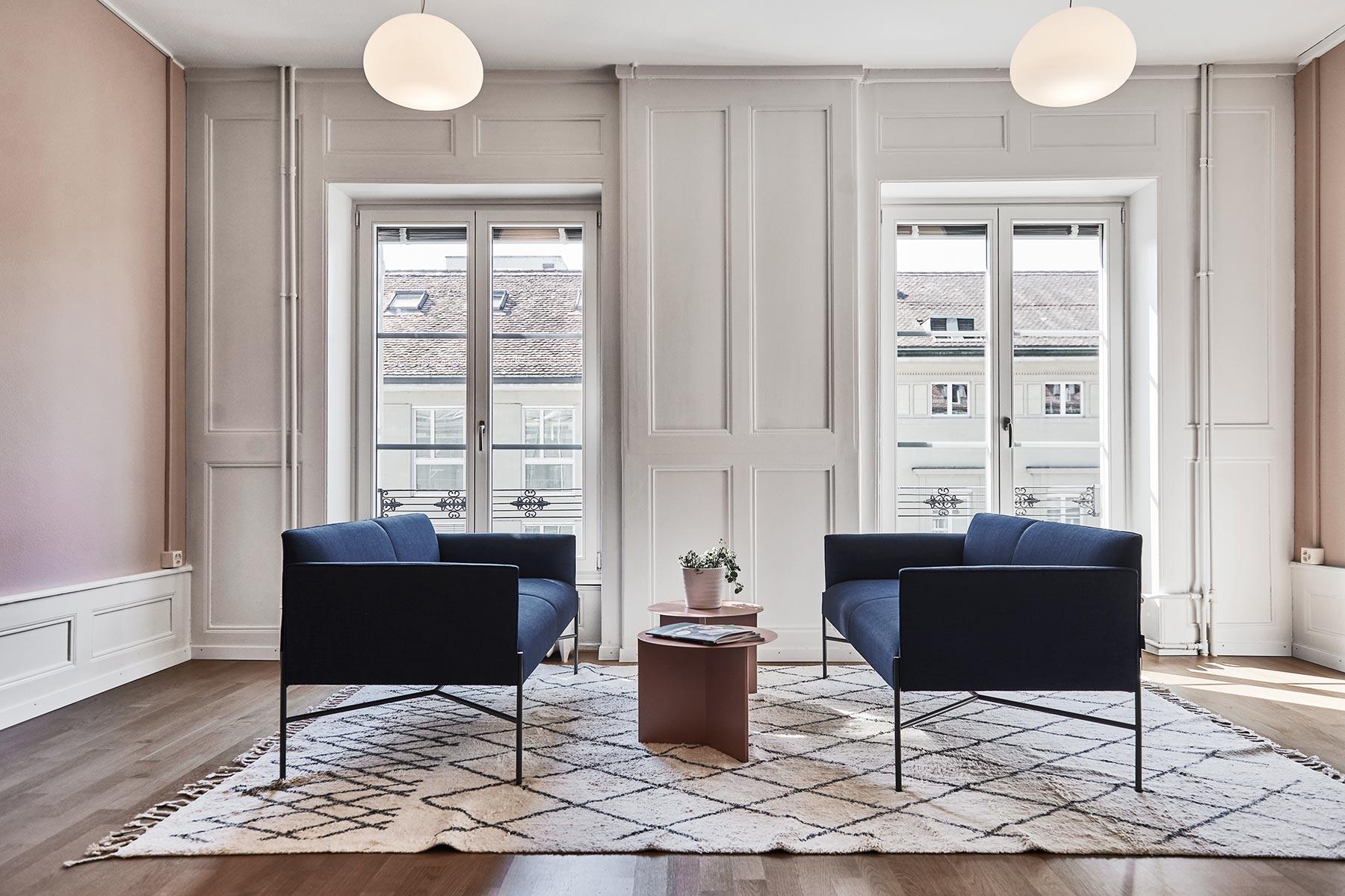 https://a.1stdibscdn.com/tacchini-chill-out-armchair-designed-by-gordon-guillaumier-for-sale-picture-3/f_44652/1606845818441/EFItalia_3_master.jpg
