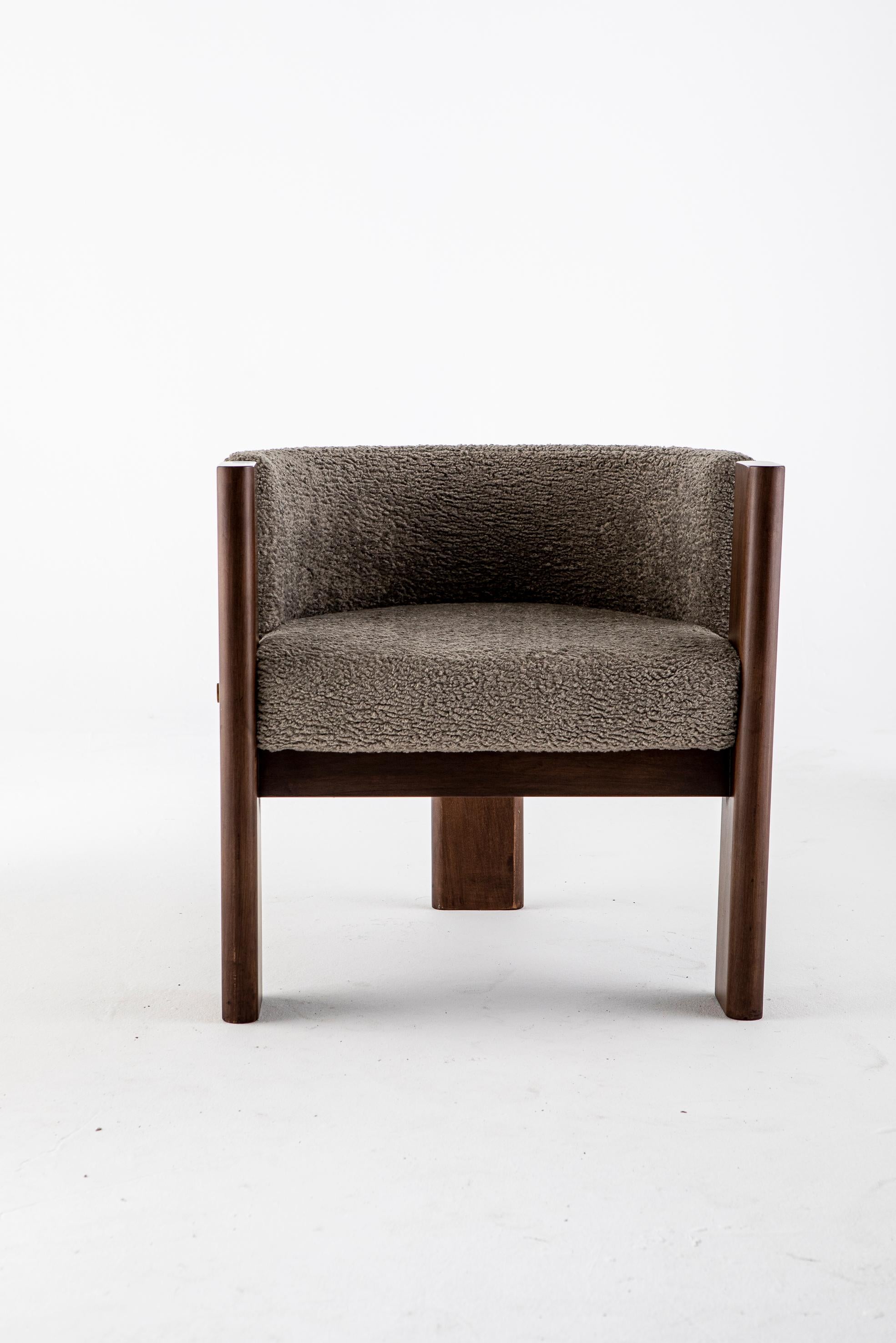 https://a.1stdibscdn.com/malta-boucle-dining-chair-by-egg-designs-for-sale-picture-3/f_12192/f_345793921685732343373/EGG_DESIGNS_SEATING_DINING_MALTA_7__master.jpg