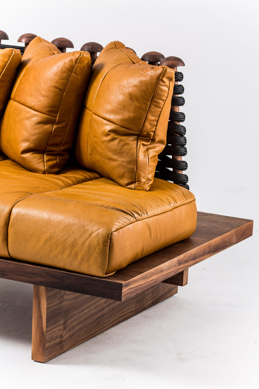 https://a.1stdibscdn.com/shaker-sofa-by-egg-designs-for-sale-picture-5/f_12192/f_345785021685730290666/EGG_SEATING_SOFA_SHAKER_HIRES_5__master.JPG