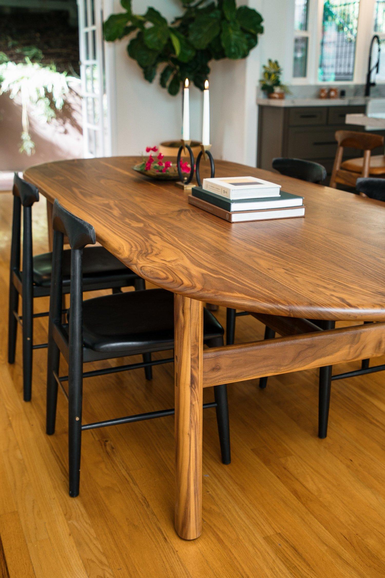 https://a.1stdibscdn.com/walnut-palang-dining-table-for-sale-picture-11/f_24193/f_292162521655849664796/EH_99_master.jpeg