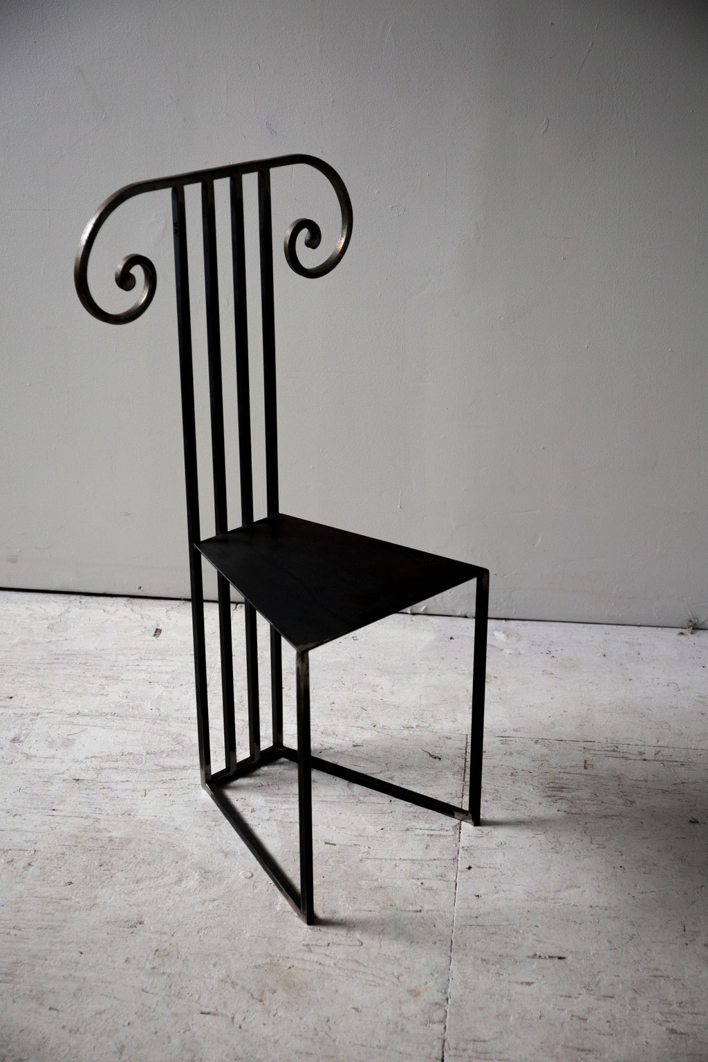 https://a.1stdibscdn.com/column-chair-for-sale-picture-2/30716232/f_389007621710787378476/EI9A0861_master.JPG