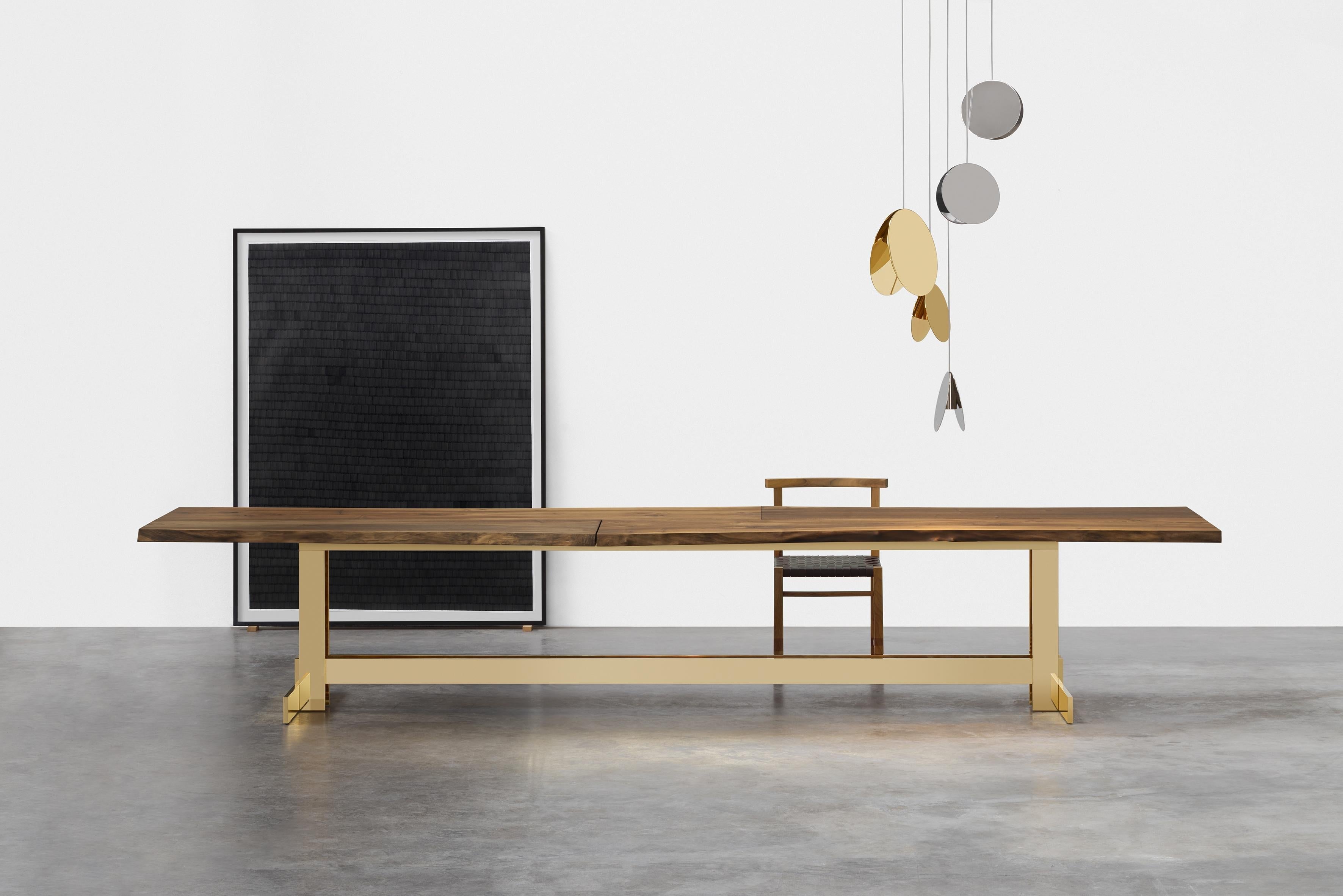 https://a.1stdibscdn.com/philipp-mainzer-trunk-ii-table-in-walnut-and-polished-brass-for-e15-selected-for-sale-picture-2/f_58922/f_294227321656938079052/ES01_TRUNKII_FK02_KARNAK_LT05_NORTH_master.jpg