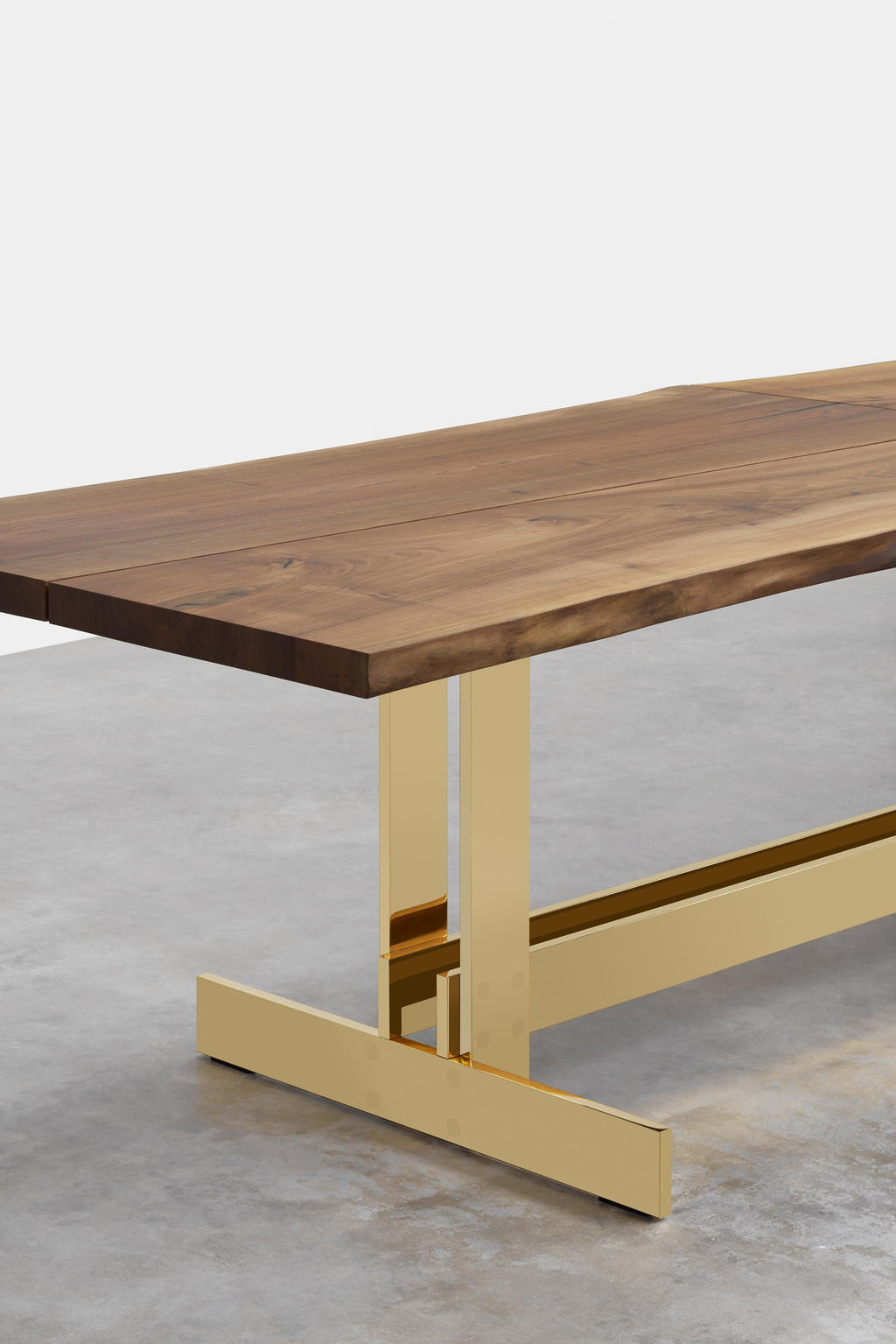 https://a.1stdibscdn.com/philipp-mainzer-trunk-ii-table-in-walnut-and-polished-brass-for-e15-selected-for-sale-picture-4/f_58922/f_294227321656938078877/ES01_TRUNK_II_Detail_02_master.jpg