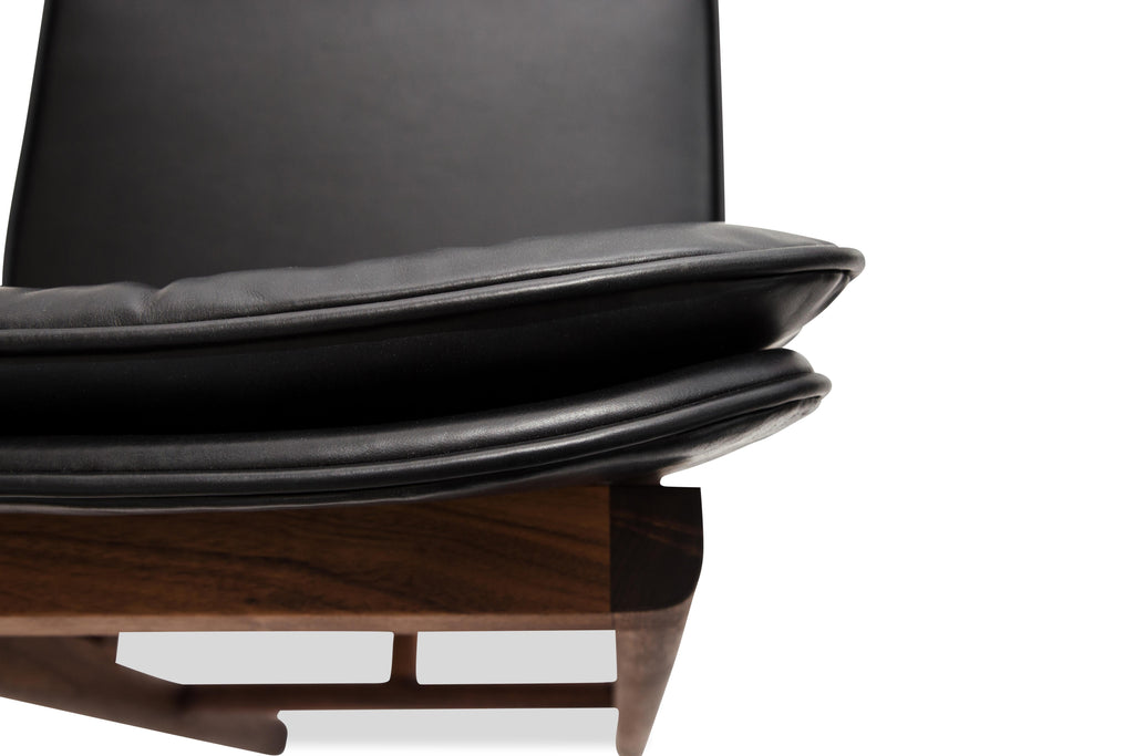 https://a.1stdibscdn.com/earl-walnut-black-leather-moresby-dining-chair-for-sale-picture-5/f_24193/f_235171821619296636201/Earl_2Chairs_14_master.jpg