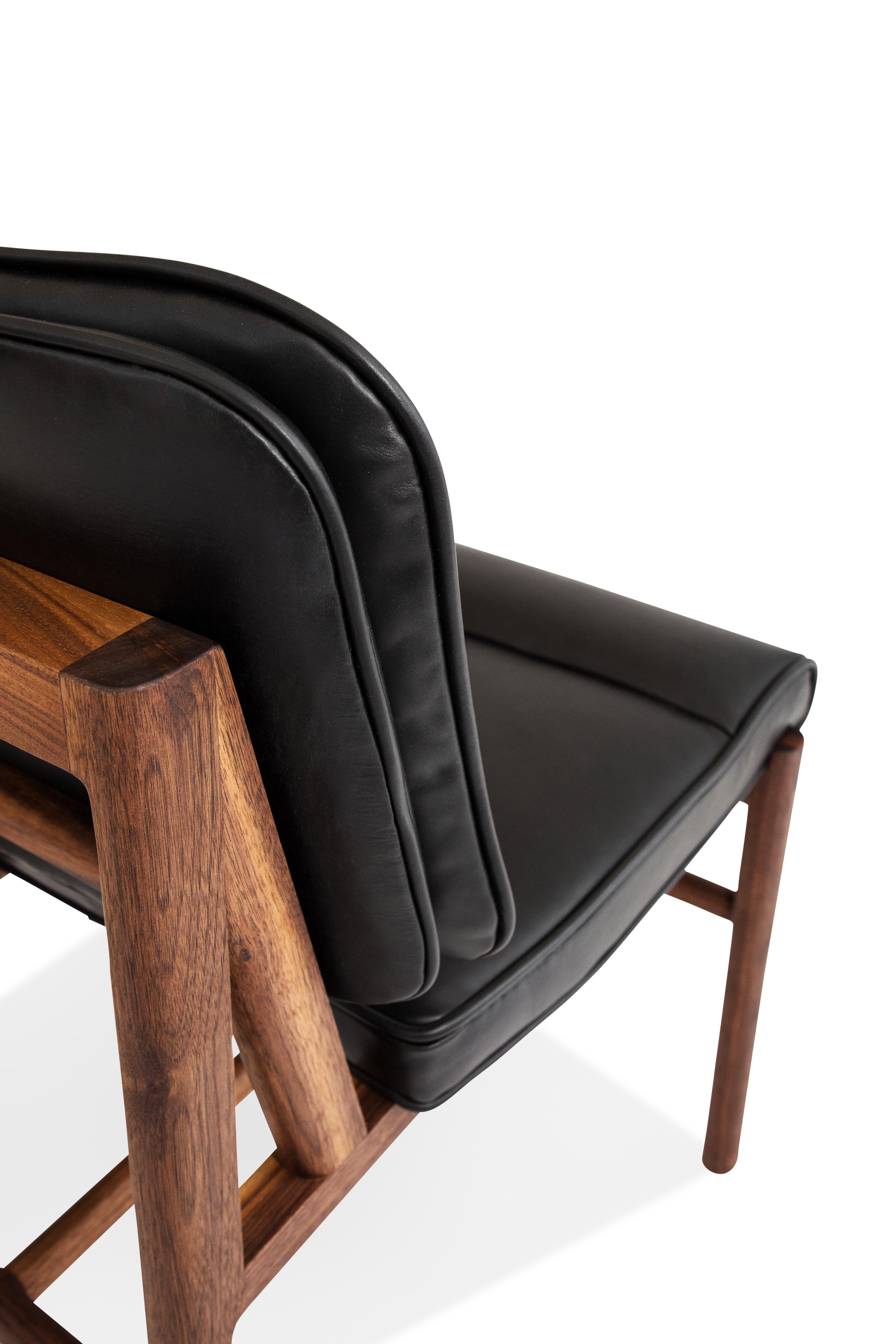 https://a.1stdibscdn.com/earl-walnut-black-leather-moresby-dining-chair-for-sale-picture-6/f_24193/f_235171821619296645670/Earl_2Chairs_15_master.jpg