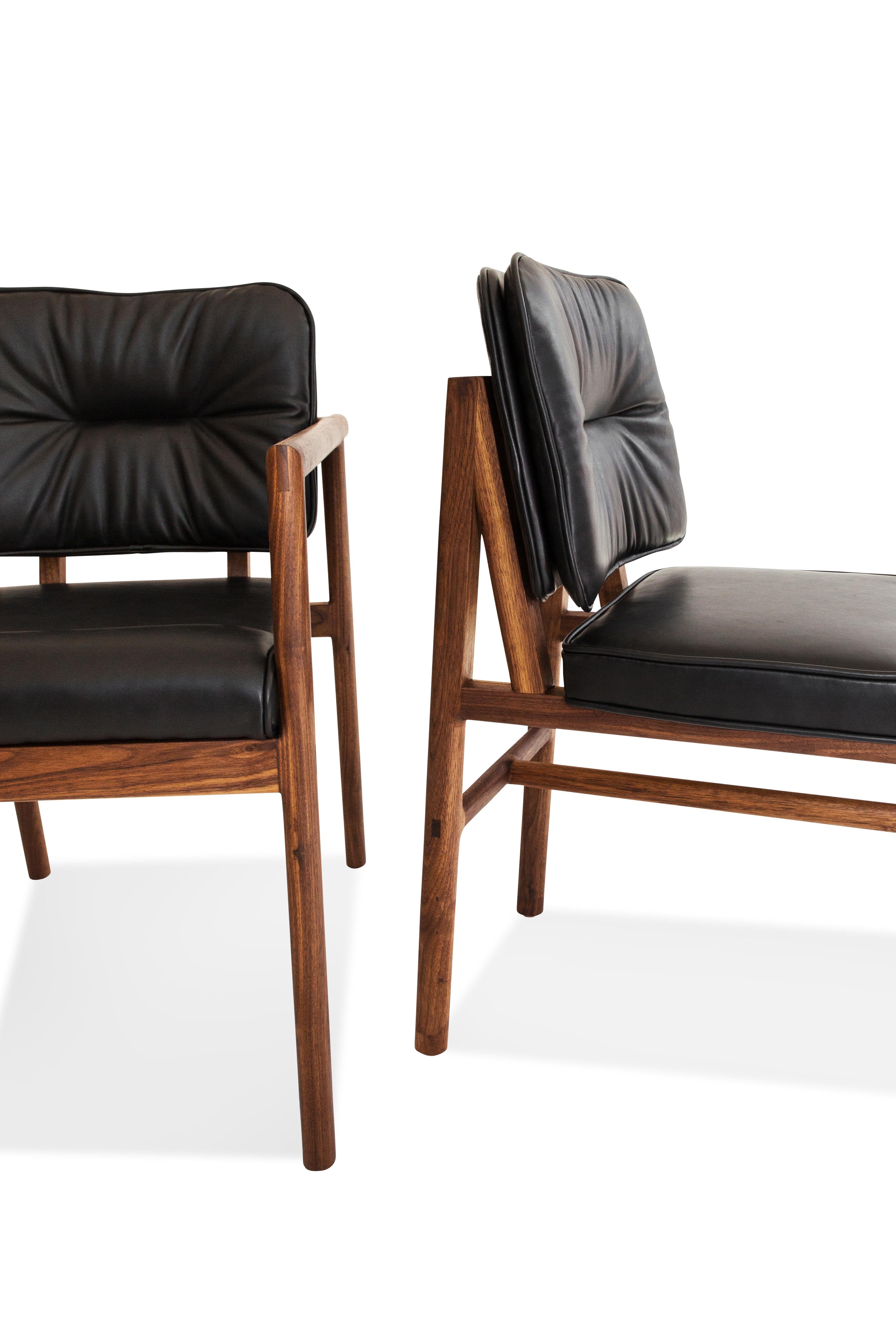 https://a.1stdibscdn.com/earl-walnut-black-leather-moresby-dining-chair-for-sale-picture-8/f_24193/f_235171821619296705670/Earl_2Chairs_27_master.jpg