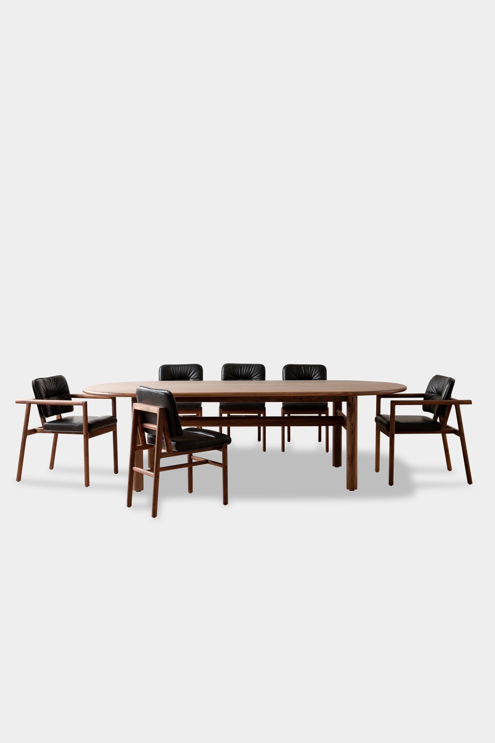 https://a.1stdibscdn.com/pill-top-9ft-long-palang-dining-table-in-walnut-for-sale-picture-10/f_24193/f_295775121657839208707/Earl_Home_0573_master.jpg