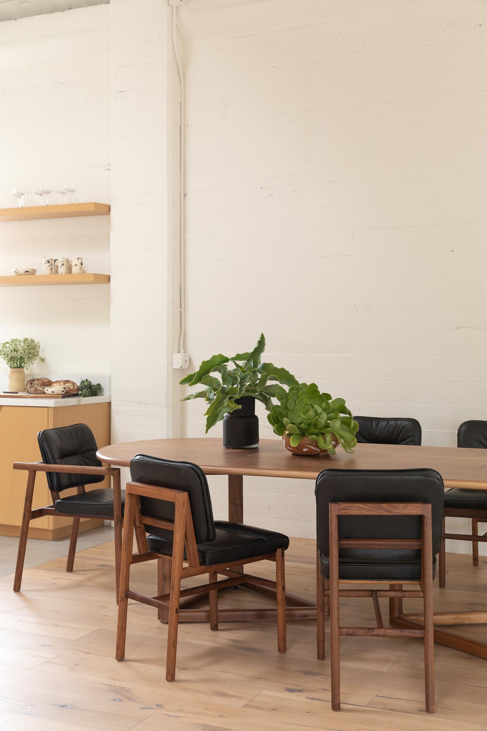 https://a.1stdibscdn.com/earl-walnut-black-leather-moresby-dining-chair-for-sale-picture-10/f_24193/f_235171821619296740957/Earl_Home_0643_master.jpg