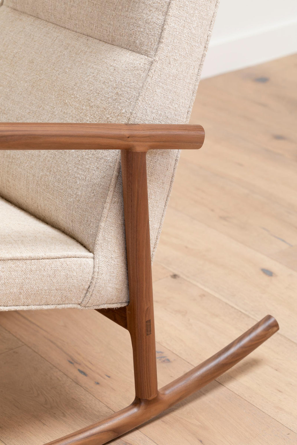 https://a.1stdibscdn.com/earl-walnut-ivory-textured-linen-moresby-rocking-chair-for-sale-picture-6/f_24193/f_234504421618898190067/Earl_Home_1872_master.jpg