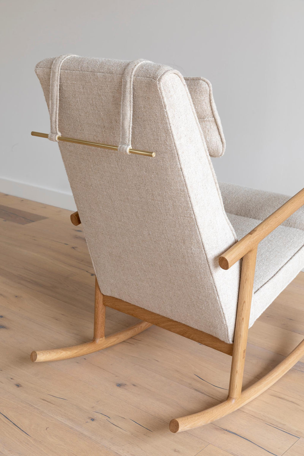 https://a.1stdibscdn.com/earl-white-oak-ivory-textured-linen-moresby-rocking-chair-for-sale-picture-4/f_24193/f_234504621618898651188/Earl_Home_2341_master.jpg