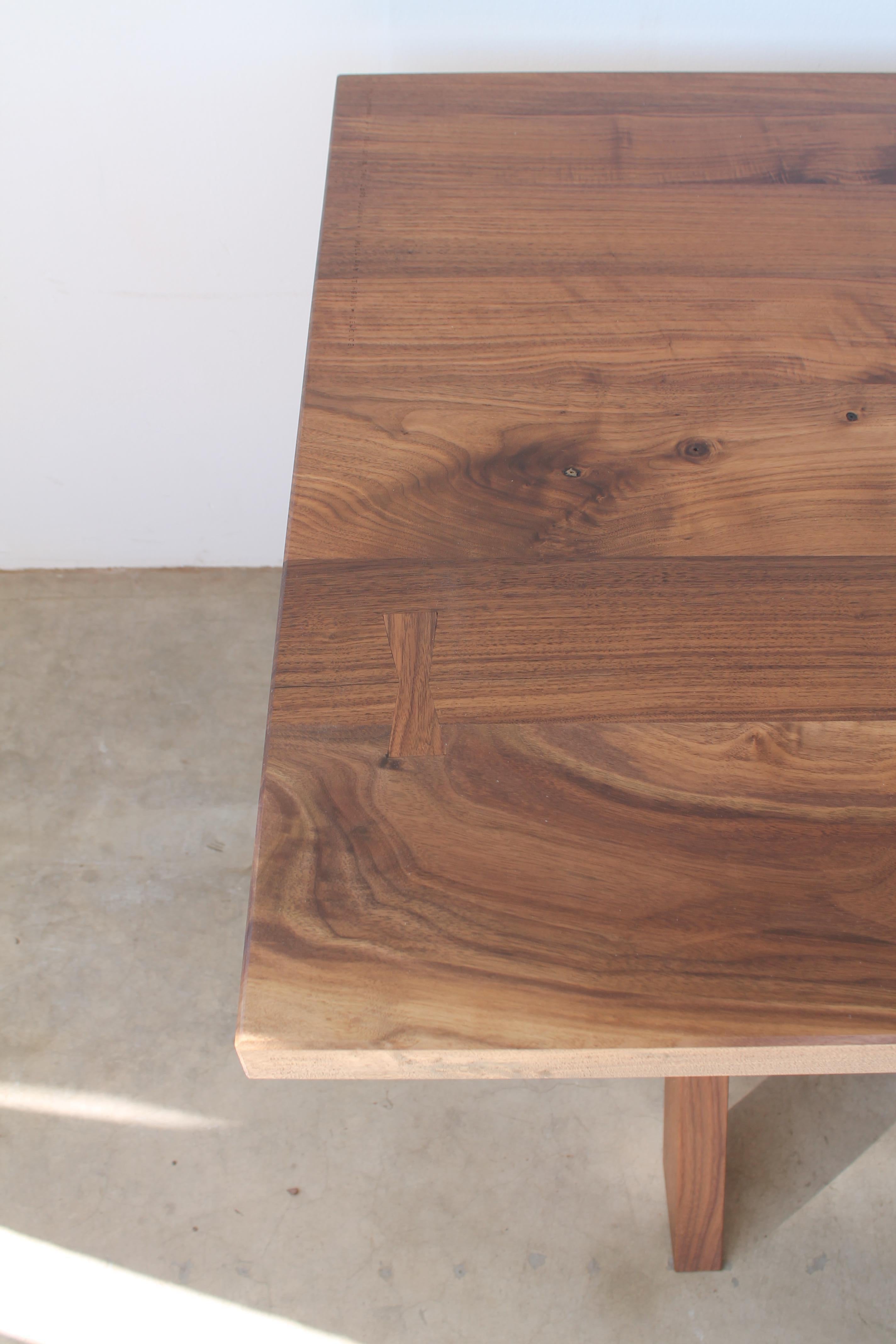 https://a.1stdibscdn.com/east-end-trestle-table-in-walnut-for-sale-picture-5/f_49771/f_22837822/East_End_Trestle_Walnut_1615669581932_master.JPG