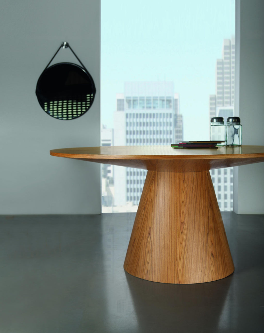 https://a.1stdibscdn.com/eclipse-dining-table-by-doimo-brasil-for-sale-picture-5/f_12192/f_391831721712579688623/Eclipse_jantar_4__master.jpg