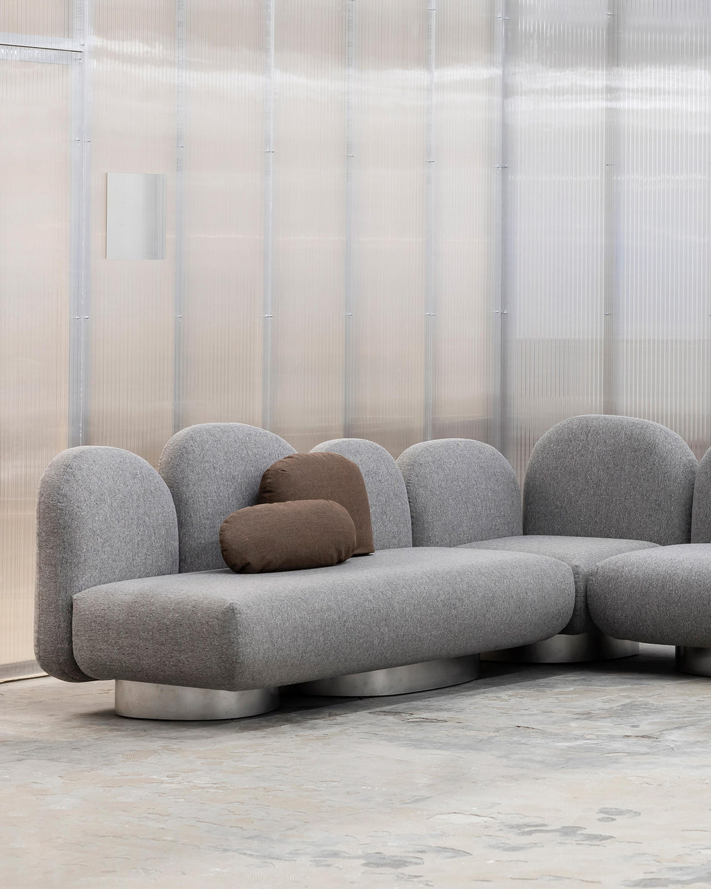 https://a.1stdibscdn.com/contemporary-sofa-assemble-by-destroyers-builders-2-seaters-2-armrests-for-sale-picture-3/f_31233/f_385784521708955797221/Ecom_V9020349_02_master.jpg