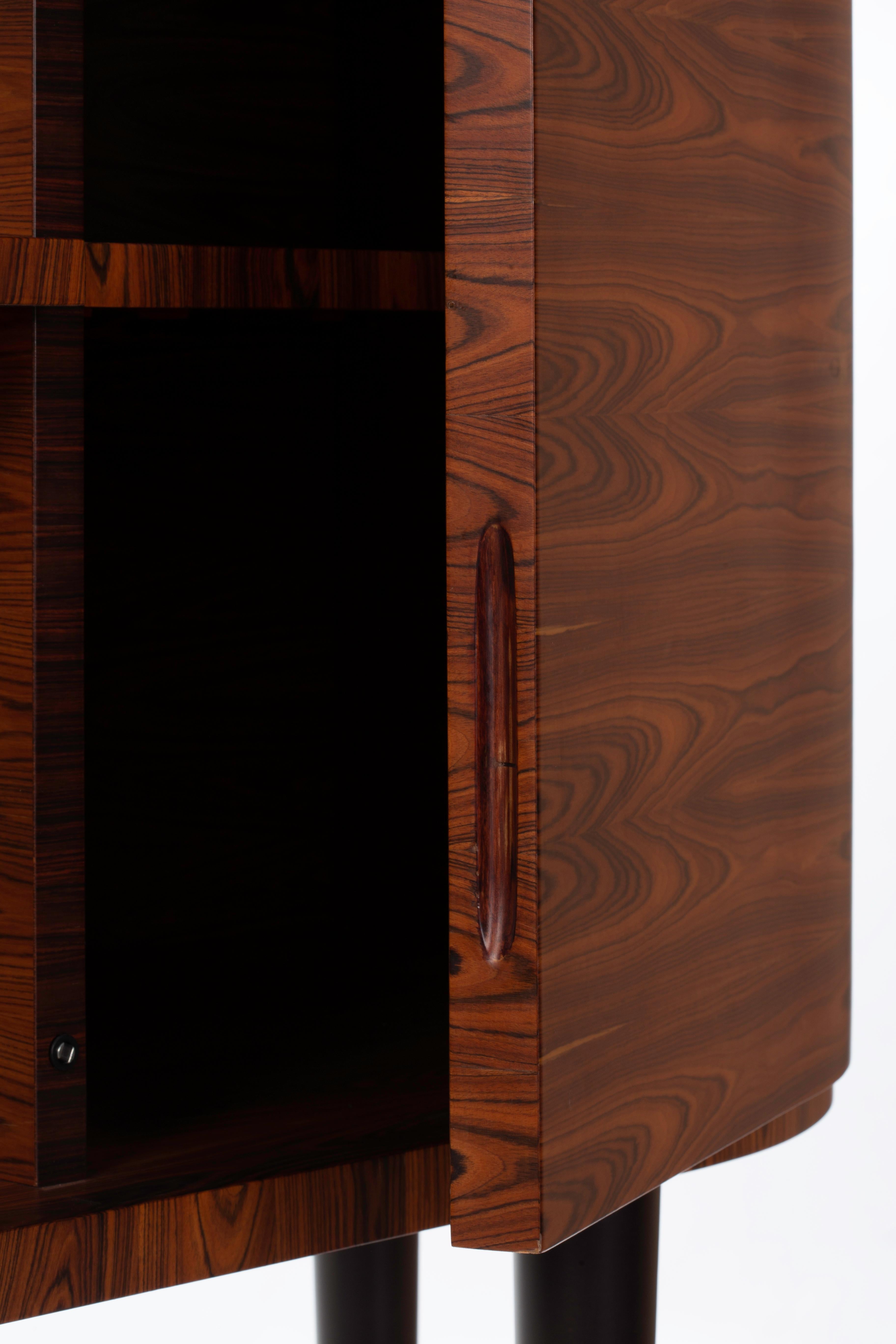 https://a.1stdibscdn.com/21st-century-eden-cabinet-in-kingwood-porcelain-brass-made-in-italy-for-sale-picture-4/f_58122/f_268963221642094231601/Eden_dettaglio3_copia_master.jpg