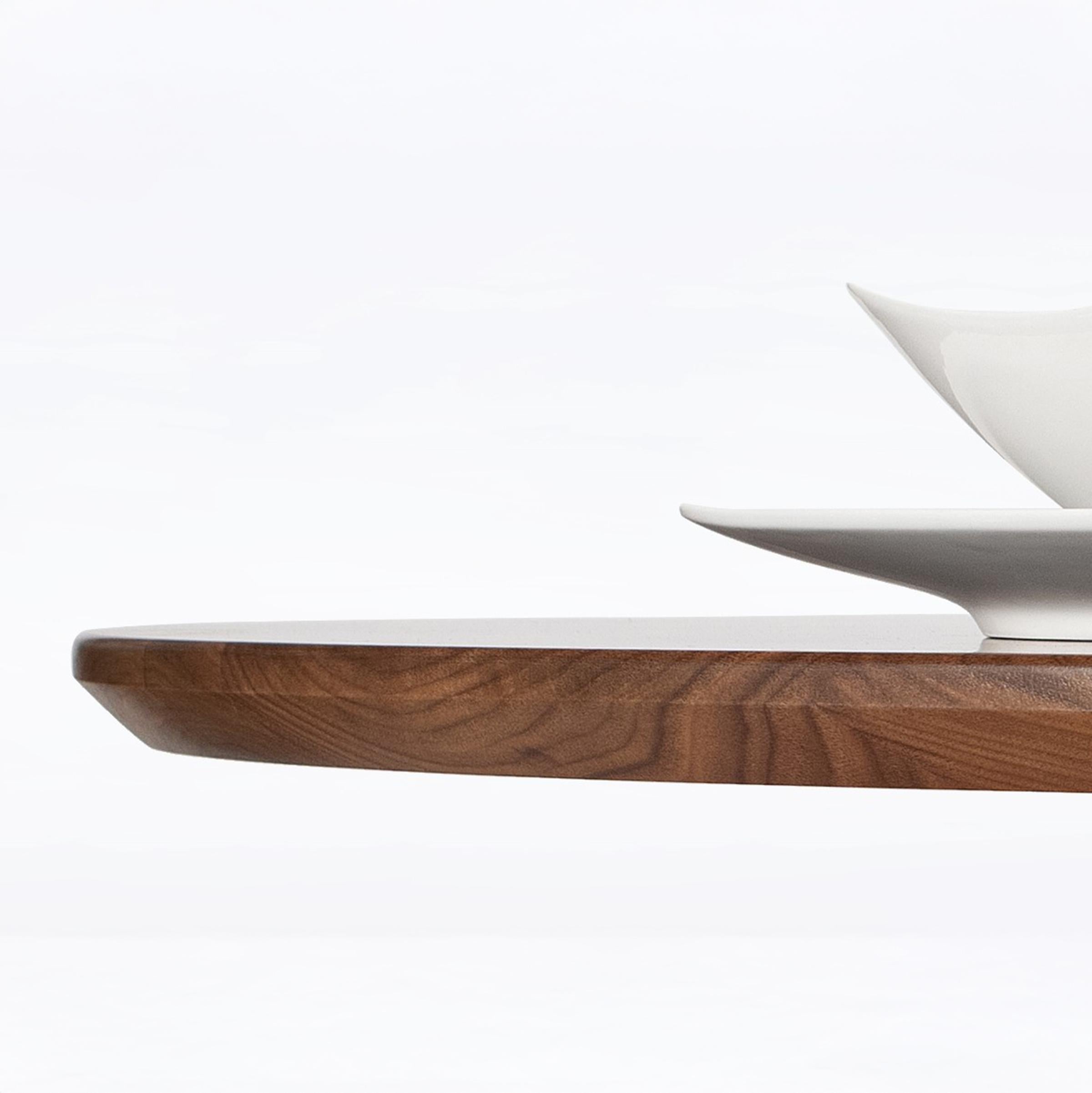 https://a.1stdibscdn.com/round-dining-table-46-with-pedestal-base-handmade-midcentury-style-walnut-for-sale-picture-4/f_97932/f_417195321727807322183/Edge_Detail_Under_Bevel_1_1_master.jpg