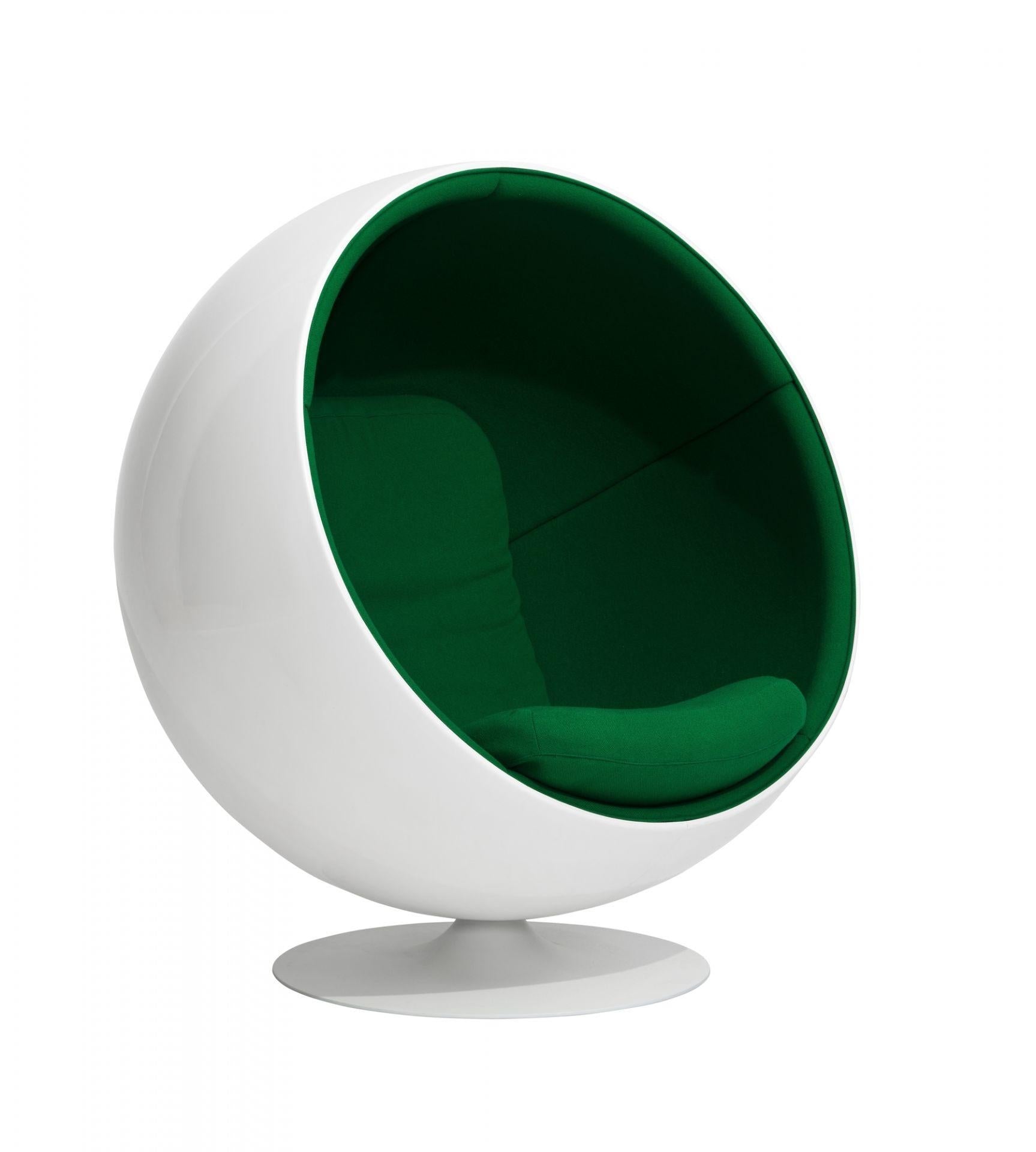 https://a.1stdibscdn.com/iconic-eero-aarnio-red-swivel-ball-lounge-chair-for-sale-picture-7/f_44652/f_210227321602872917291/Eero_Aarnio_Ball_Chair_Sessel_1_1920x1920_master.jpg