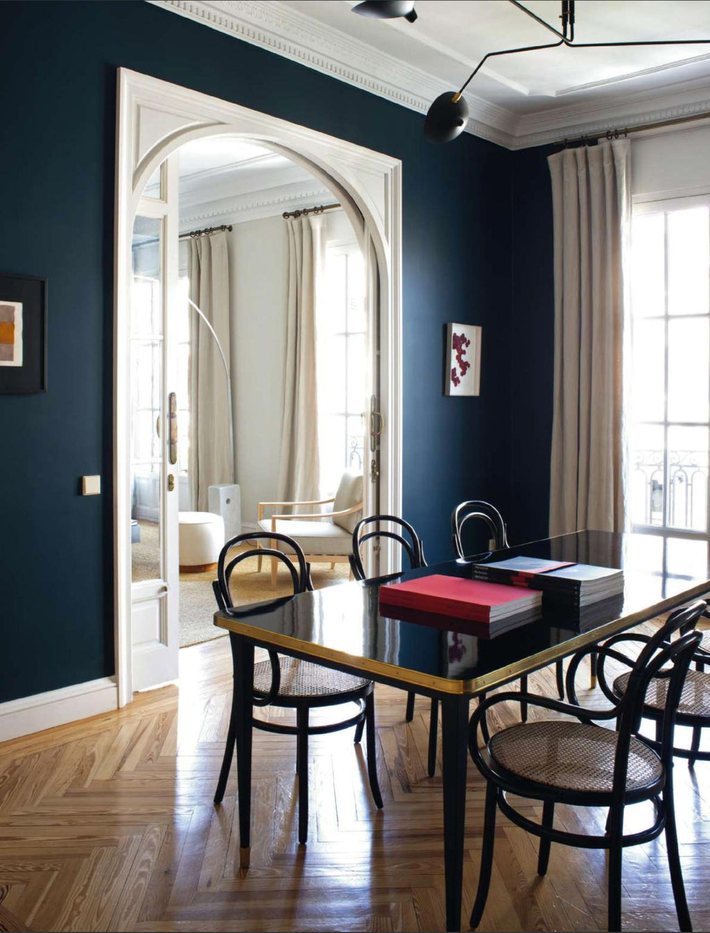 https://a.1stdibscdn.com/rectangular-table-high-gloss-top-brass-framed-black-conic-legs-brass-end-xlarge-for-sale-picture-19/f_40561/f_338247221681550510117/Elle_Deco_Anna_paul__master.jpg