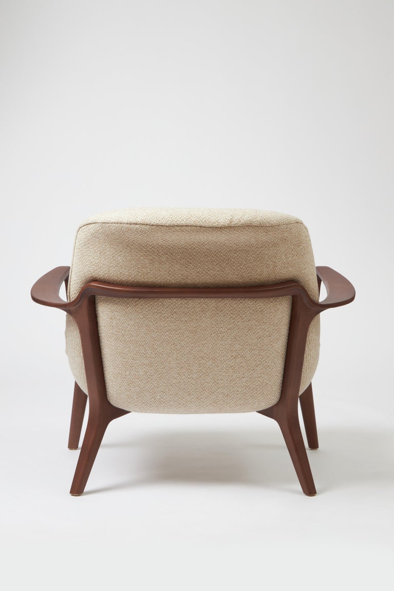 https://a.1stdibscdn.com/minimal-style-insigne-armchair-sculpted-in-walnut-wood-finish-textiles-seating-for-sale-picture-3/f_35593/f_391247321712182111267/Emp_rio_das_Cadeiras0734_master.jpg?width=768