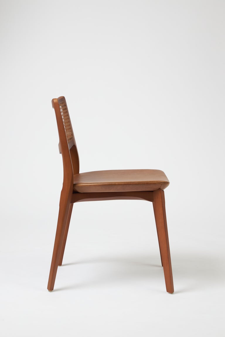 https://a.1stdibscdn.com/modern-style-aurora-chair-sculpted-in-walnut-finish-no-arms-leather-seating-for-sale-picture-3/f_35593/f_390184821711480699526/Emp_rio_das_Cadeiras0753_master.jpg?width=768