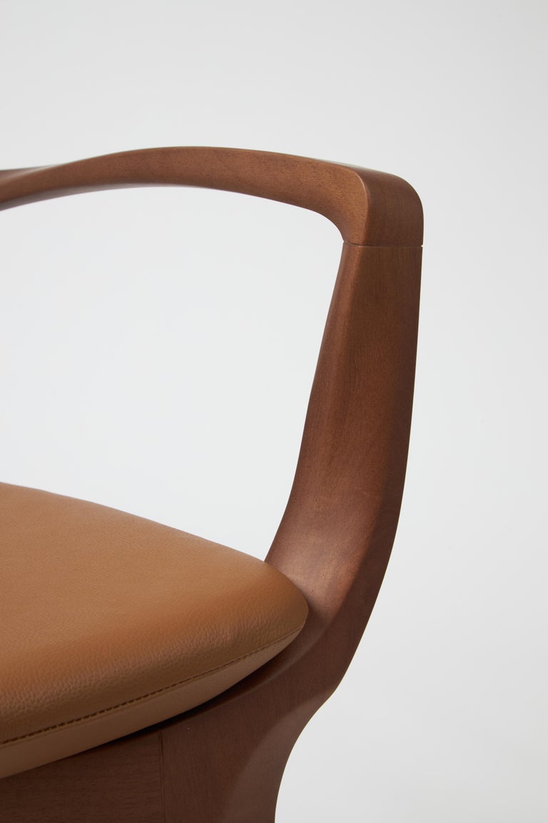 https://a.1stdibscdn.com/modern-style-aurora-chair-sculpted-in-walnut-finish-arms-leather-back-seating-for-sale-picture-7/f_35593/f_390206321711487468362/Emp_rio_das_Cadeiras0775_master.jpg?width=768