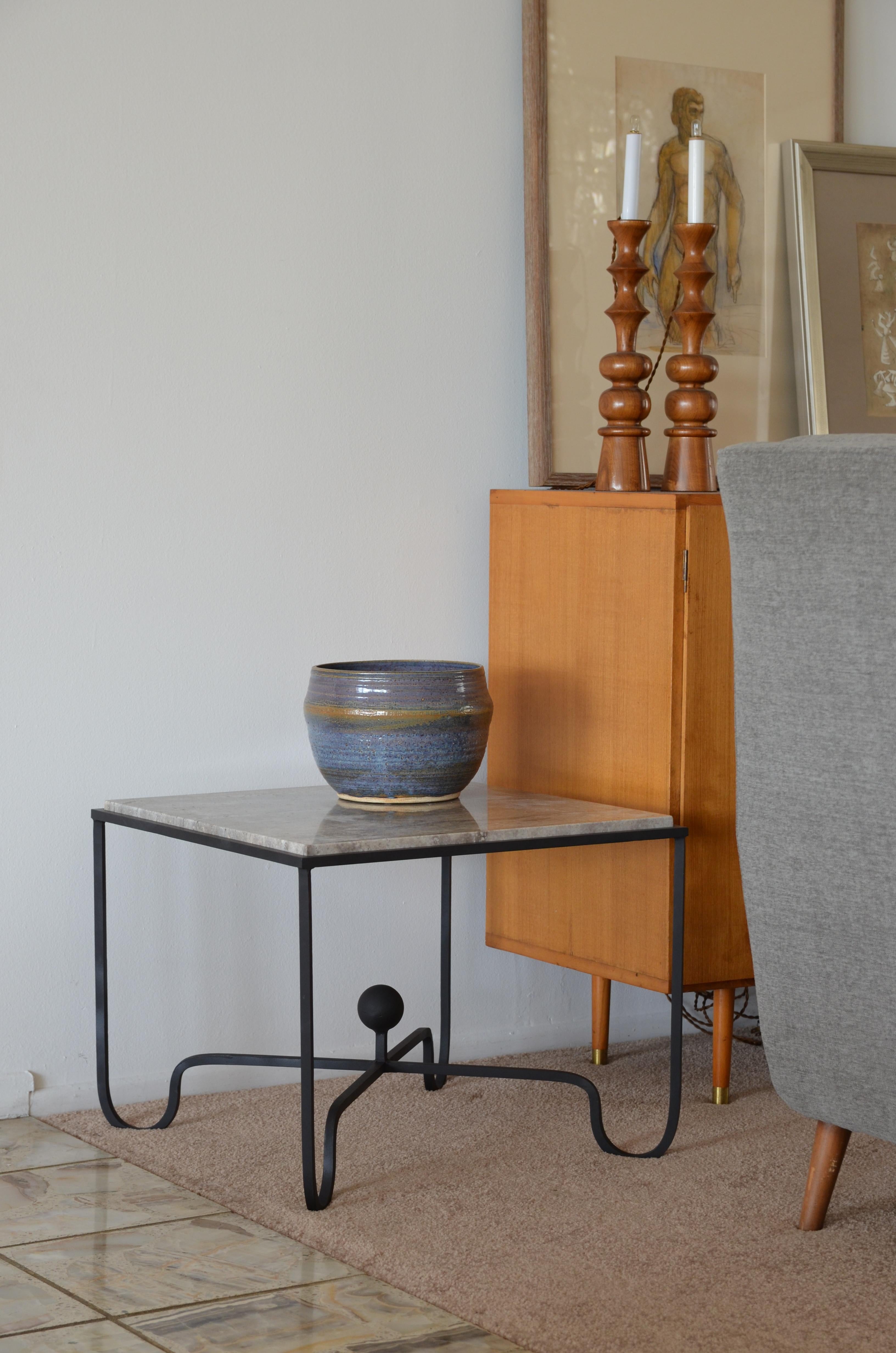 https://a.1stdibscdn.com/pair-of-large-entretoise-silver-travertine-side-tables-by-design-freres-for-sale-picture-9/f_8184/f_304442921663277496434/Entretoise_large_travertine_silver_9__master.JPG