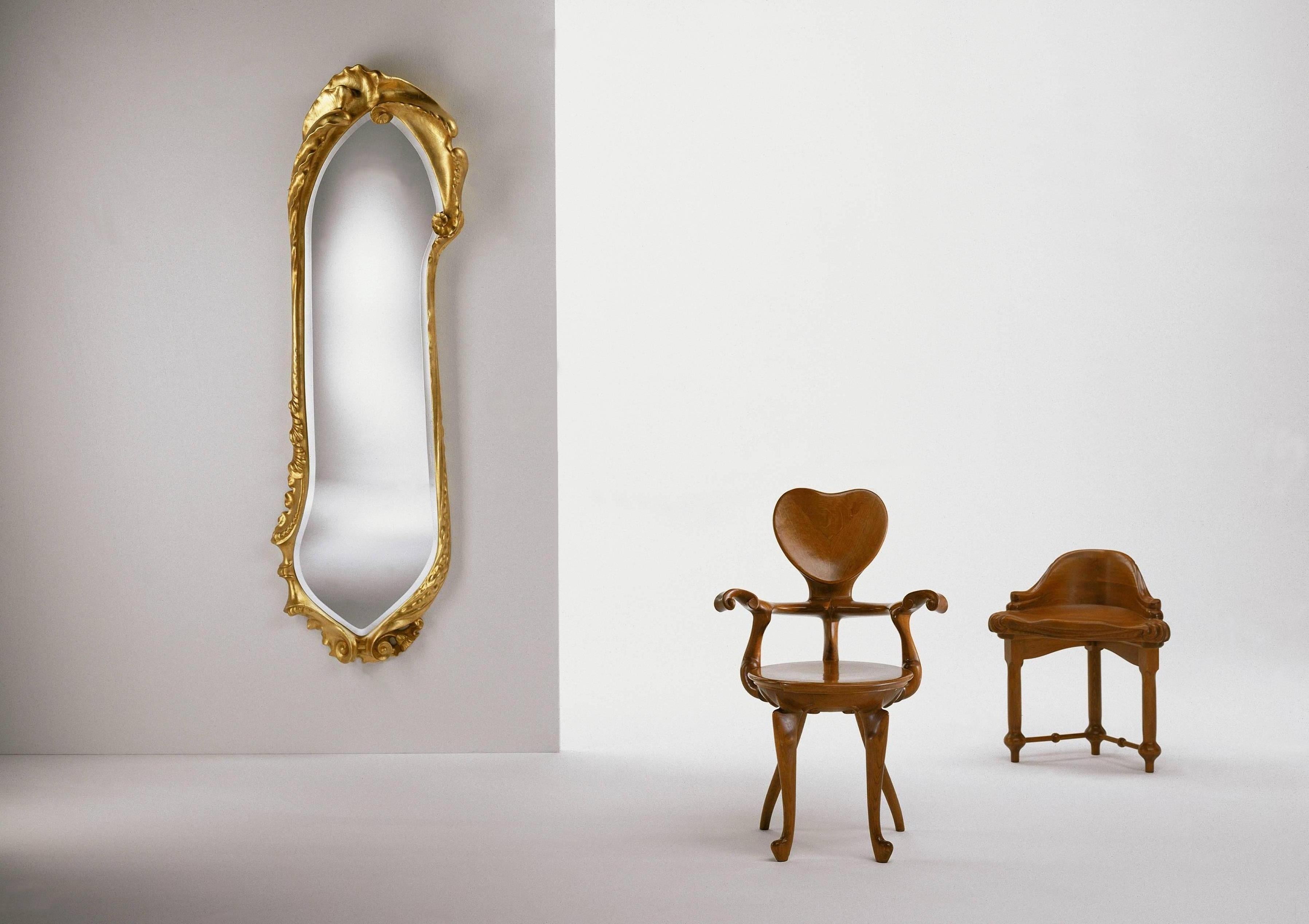 https://a.1stdibscdn.com/antoni-gaudi-calvet-armchair-a-timeless-piece-of-art-and-craftsmanship-for-sale-picture-4/f_14272/f_333037021678878146673/Esp_Sillo_n_Tabur_1506631489903_master.jpg