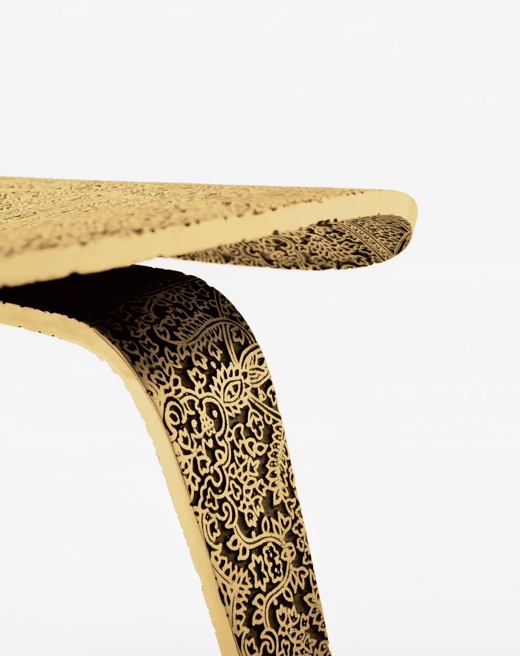 https://a.1stdibscdn.com/contemporary-paolo-giordano-ethno-eames-chair-gold-edition-cast-for-sale-picture-3/f_59042/f_269772821642614693410/Ethno_Eames_Gold_C_master.jpg
