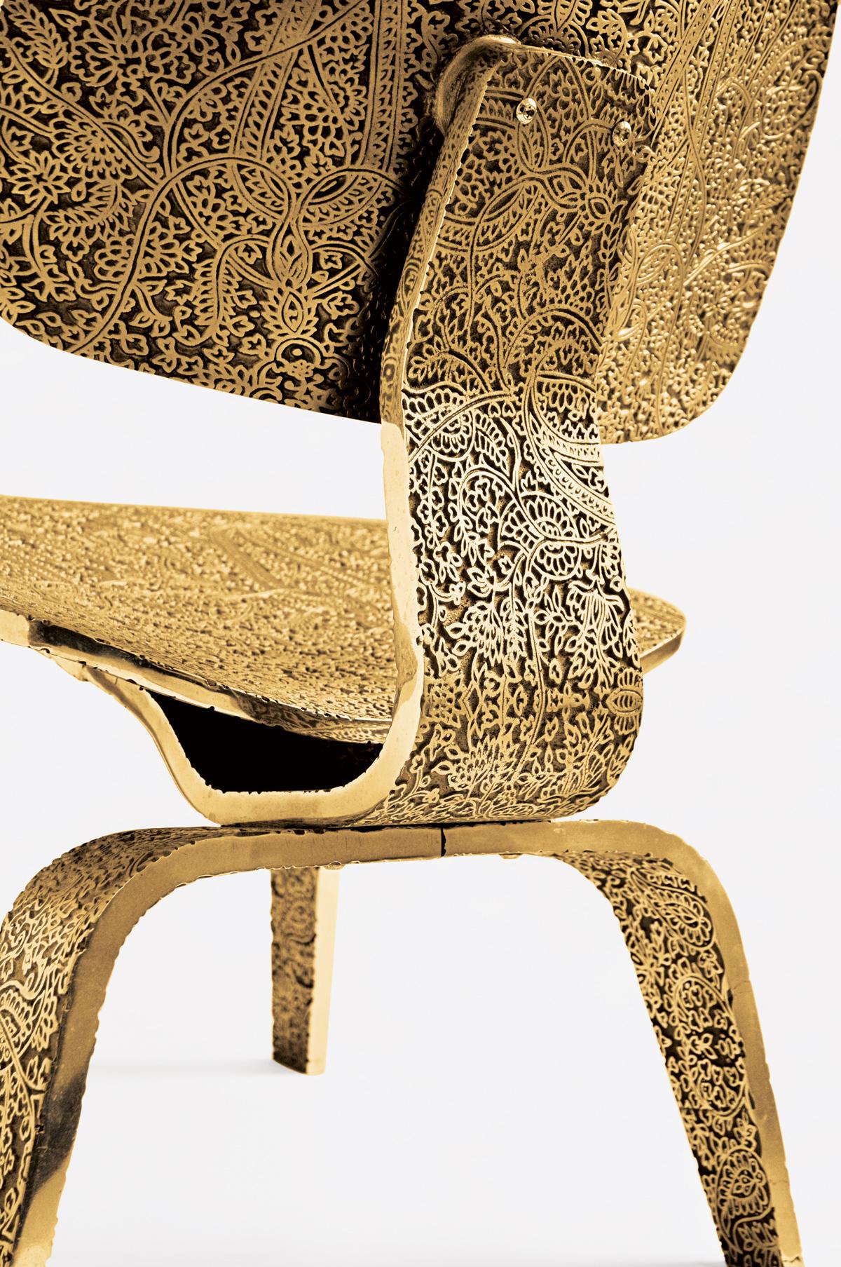 https://a.1stdibscdn.com/contemporary-paolo-giordano-ethno-eames-chair-gold-edition-cast-for-sale-picture-4/f_59042/f_269772821642614693612/Ethno_Eames_Gold_D_master.jpg