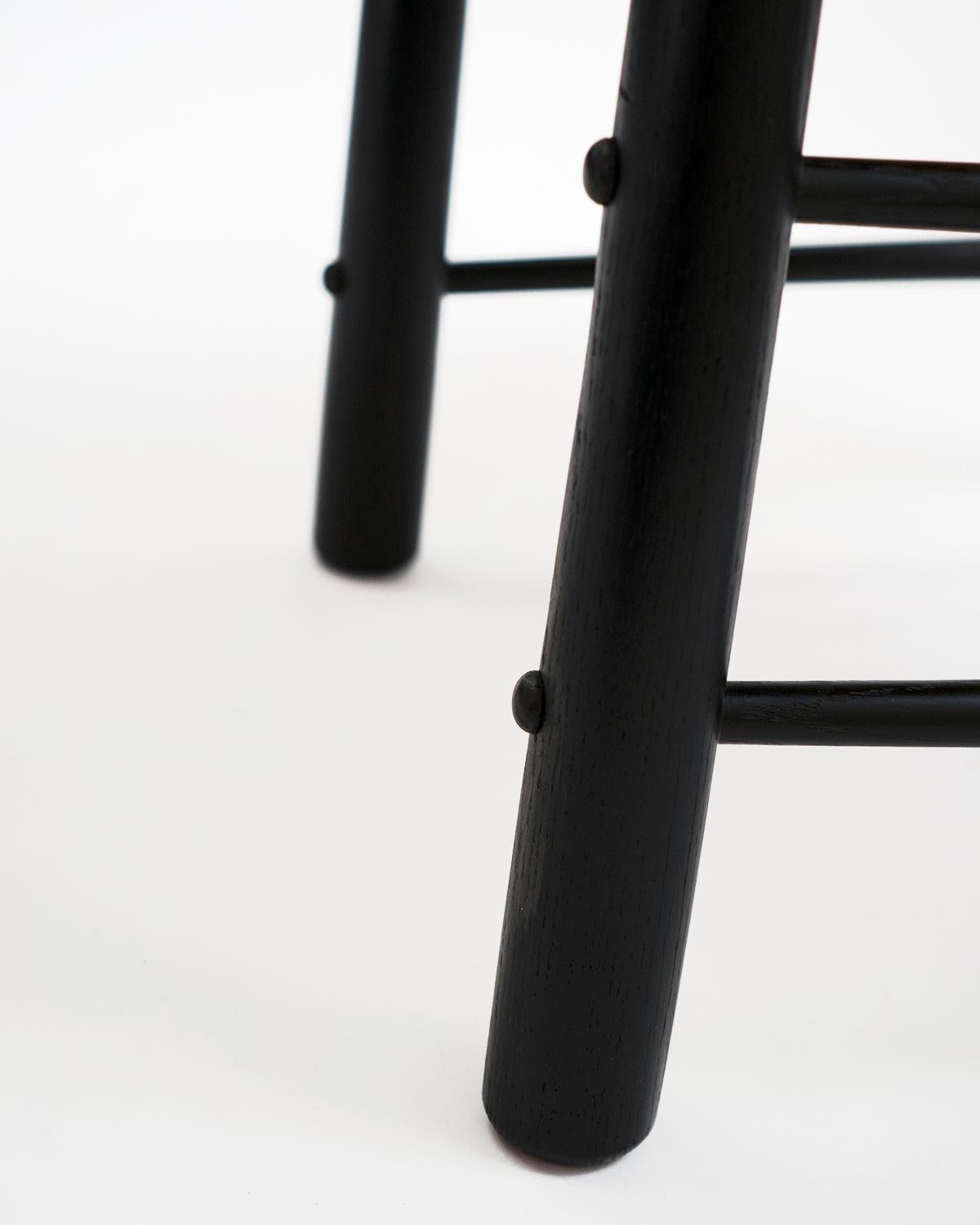 https://a.1stdibscdn.com/ewa-dining-chair-white-oak-and-natural-fibre-rush-for-sale-picture-9/f_26683/f_275985821646253966159/Ewa_black_detail_legbutton_master.jpg
