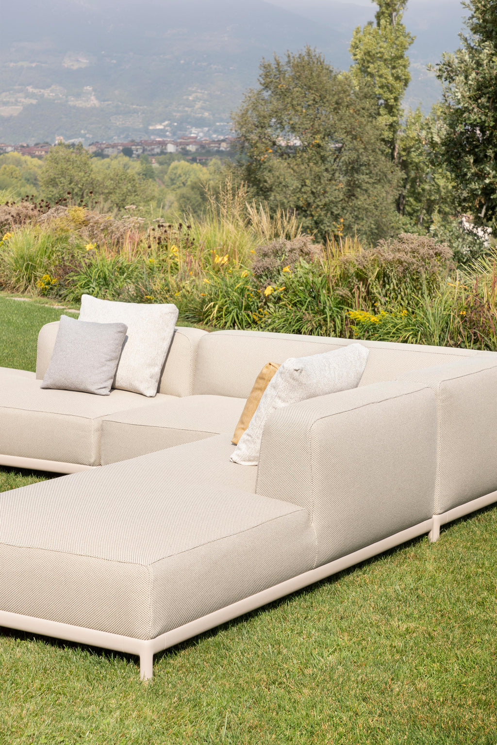 https://a.1stdibscdn.com/alias-p64-aluzen-outdoor-sx-soft-angular-sofa-in-upholstery-with-aluminium-frame-for-sale-picture-2/22569652/f_310956221667299786974/_F5I1232_master.jpg