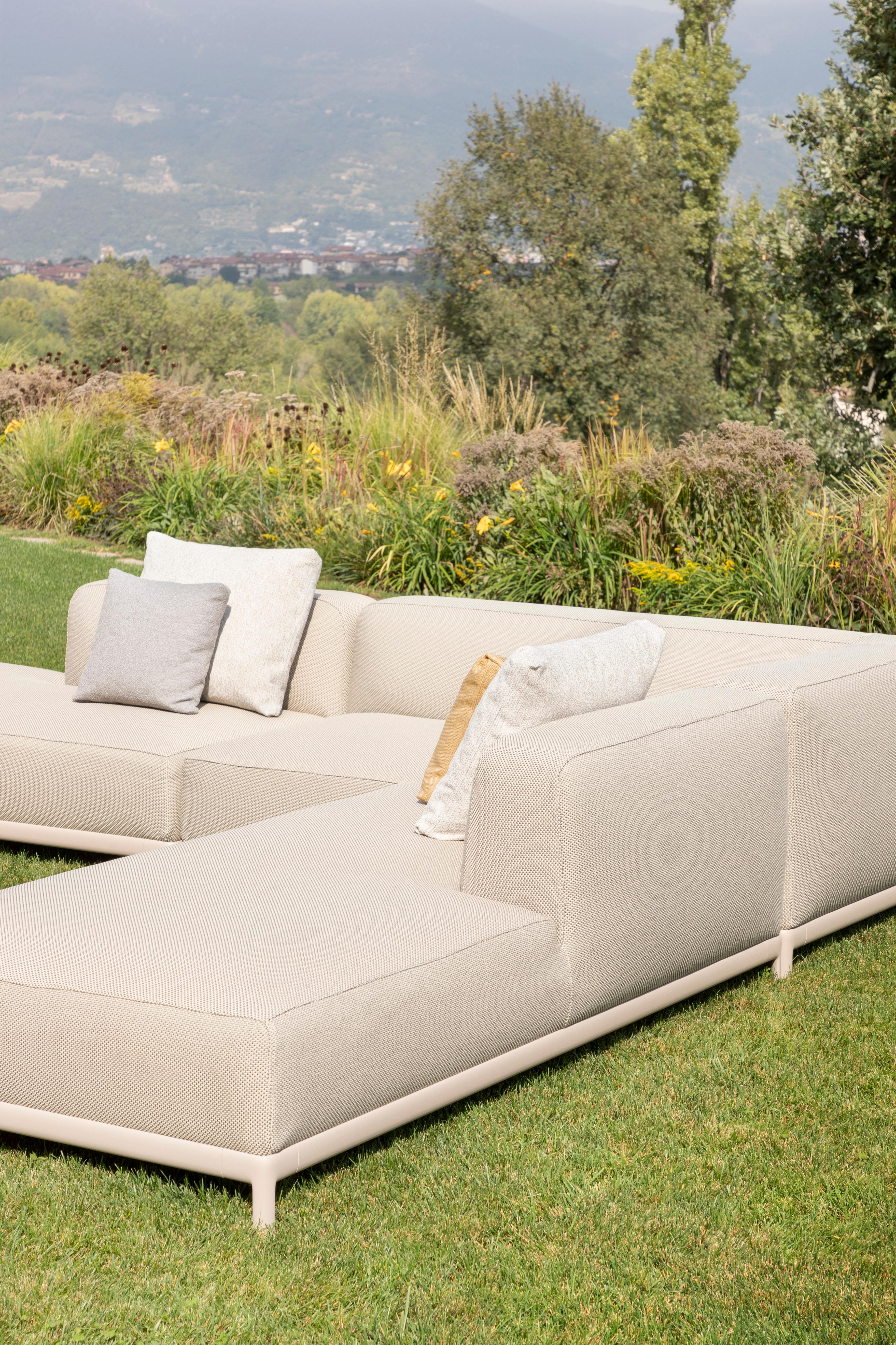 https://a.1stdibscdn.com/alias-p64-aluzen-outdoor-sx-soft-angular-sofa-in-upholstery-with-aluminium-frame-for-sale-picture-2/22569652/f_310956221667299786974/_F5I1232_master.jpg