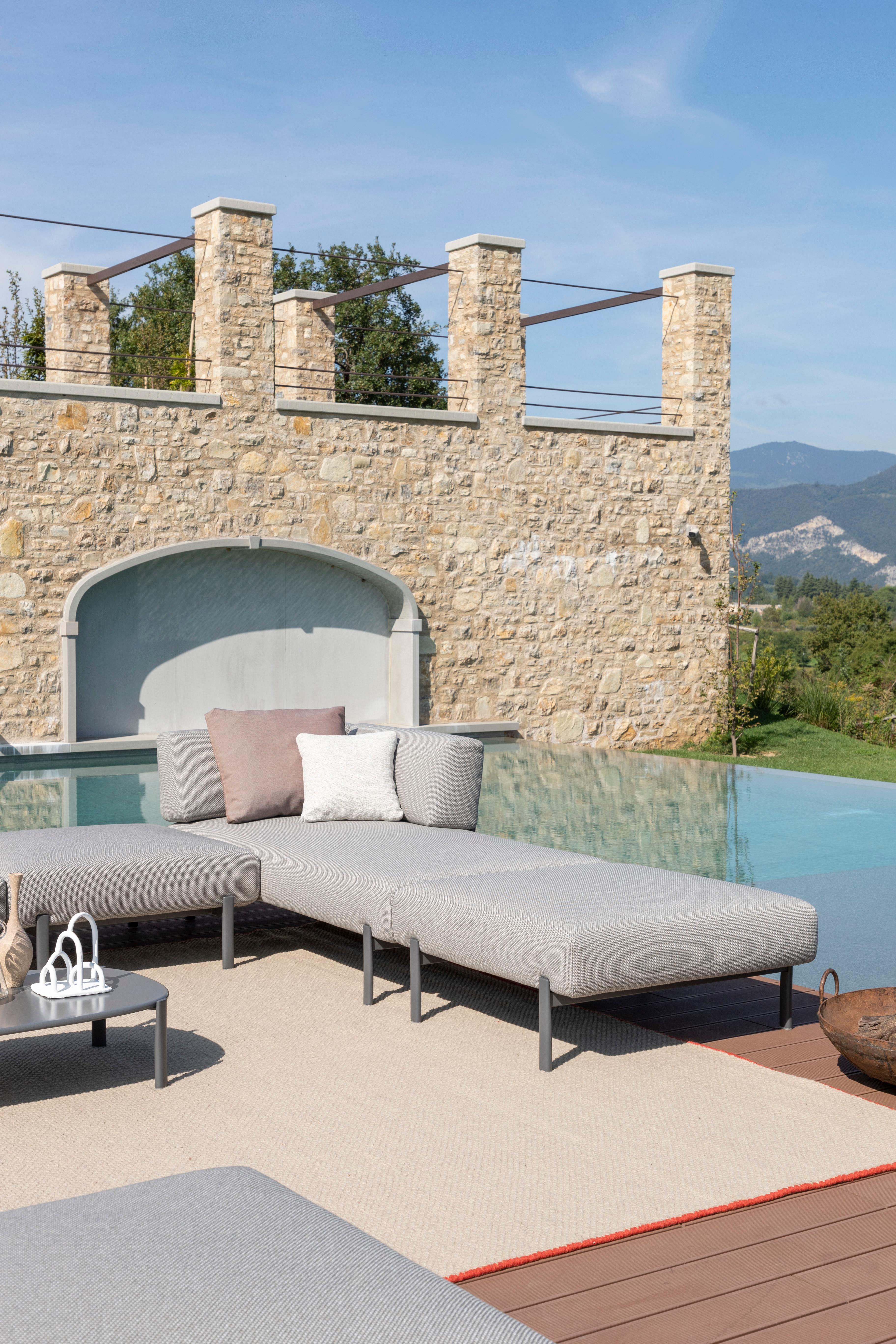 https://a.1stdibscdn.com/alias-t05t04t06t10-ten-outdoor-sofa-set-and-table-in-white-w-lacquered-frame-for-sale-picture-2/22569652/f_310341021666873687909/_F5I1751_4__master.jpg