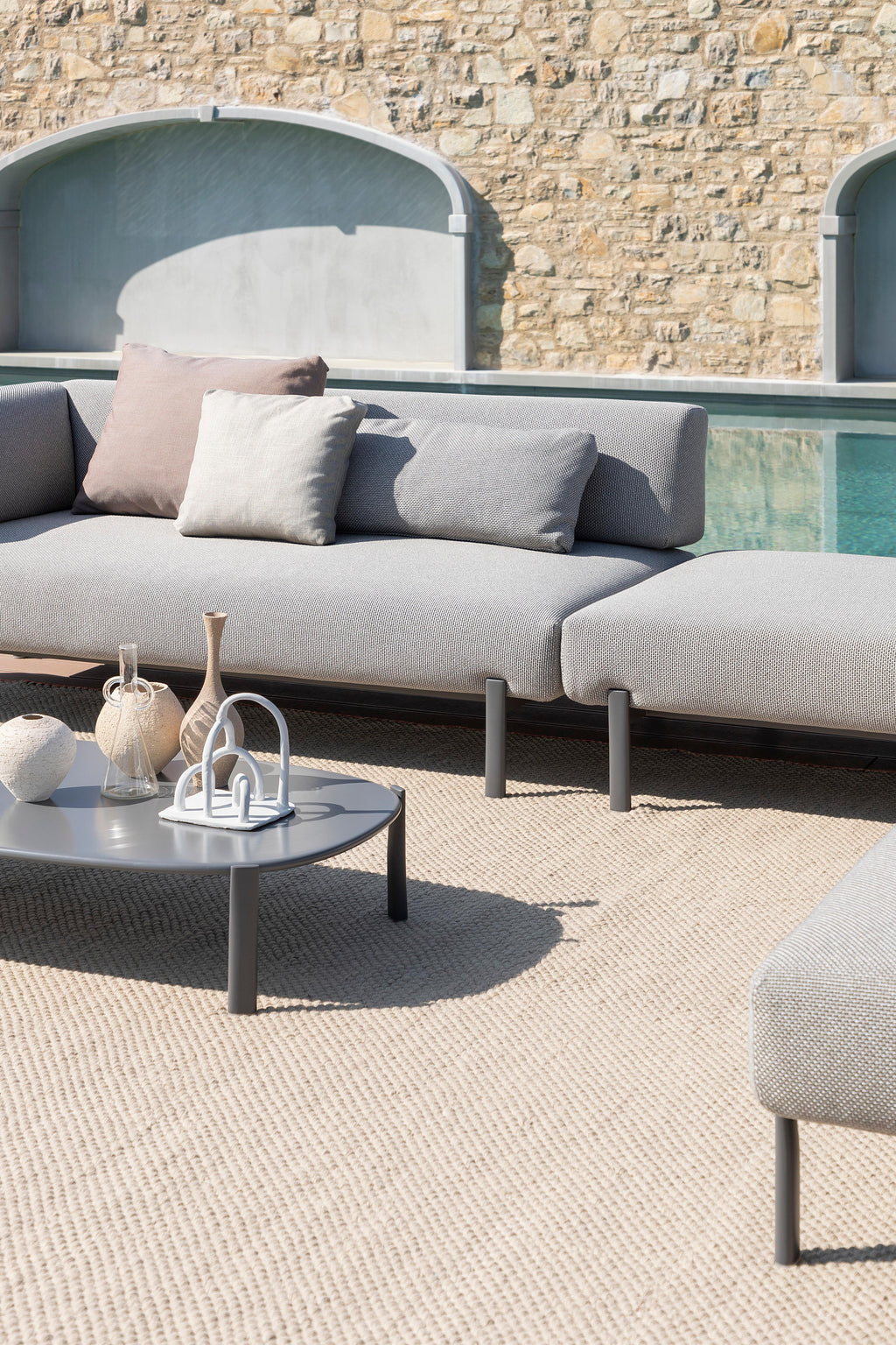 https://a.1stdibscdn.com/alias-t05o-dx-ten-angular-outdoor-sofa-in-grey-w-black-lacquered-aluminum-frame-for-sale-picture-2/22569652/f_310335221666869991180/_F5I1756_1__master.jpg