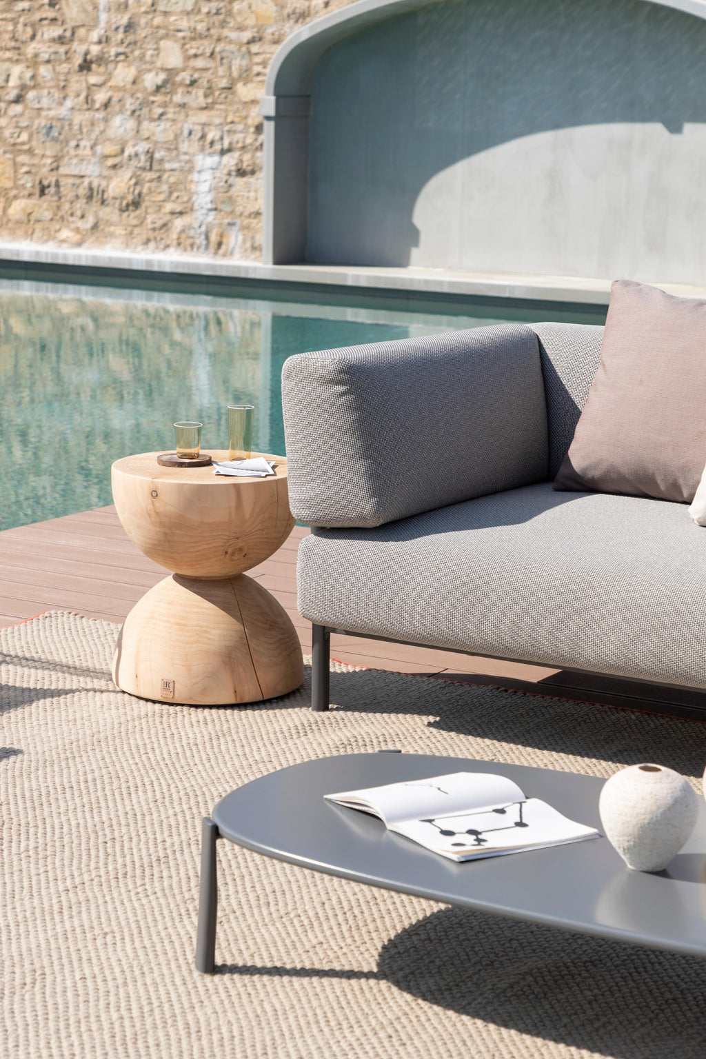 https://a.1stdibscdn.com/alias-t05o-dx-ten-angular-outdoor-sofa-in-grey-w-black-lacquered-aluminum-frame-for-sale-picture-3/22569652/f_310335221666870029506/_F5I1758_1__master.jpg