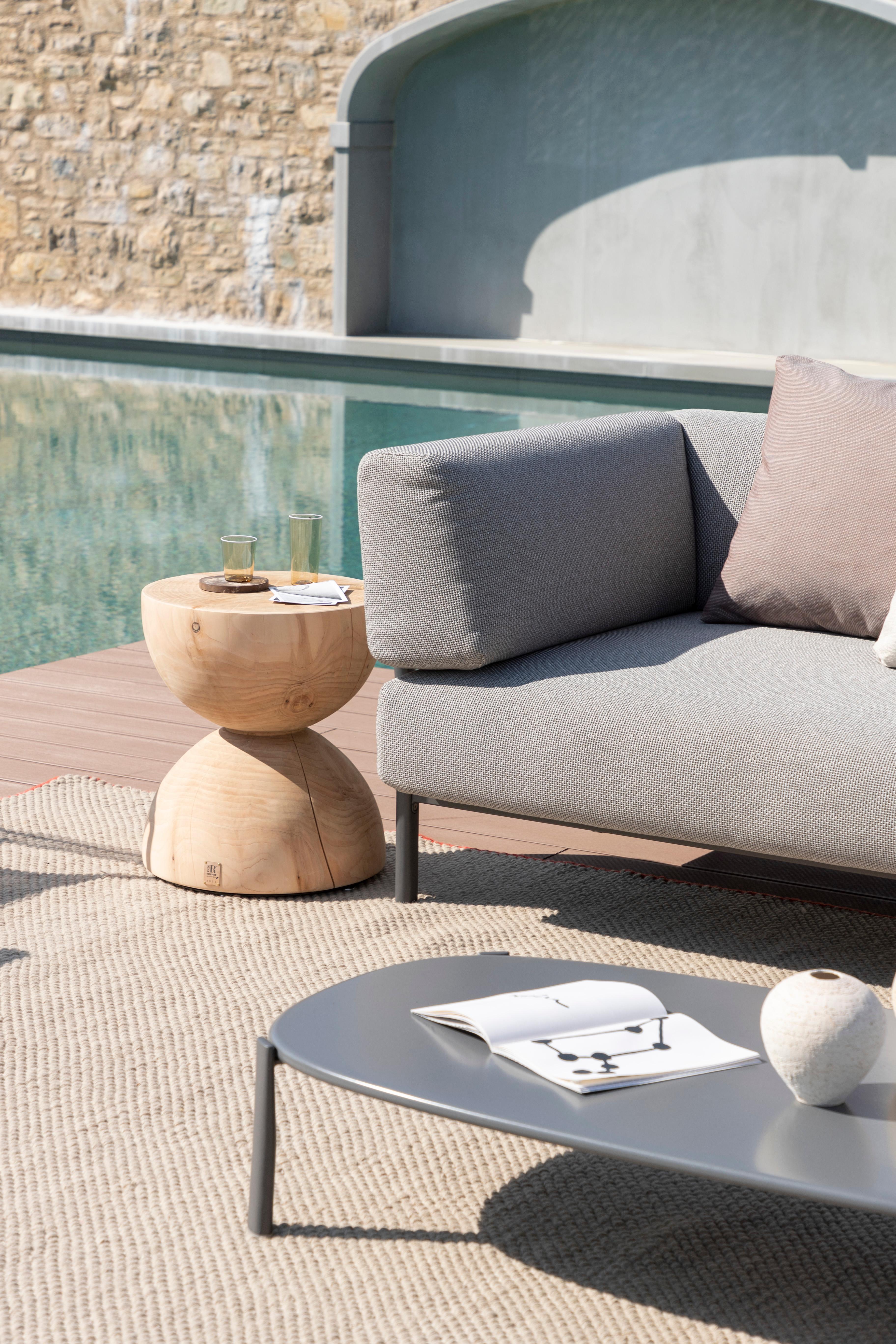 https://a.1stdibscdn.com/alias-t05o-dx-ten-angular-outdoor-sofa-in-white-sand-lacquered-aluminum-frame-for-sale-picture-3/22569652/f_310334821666869600304/_F5I1758_master.jpg