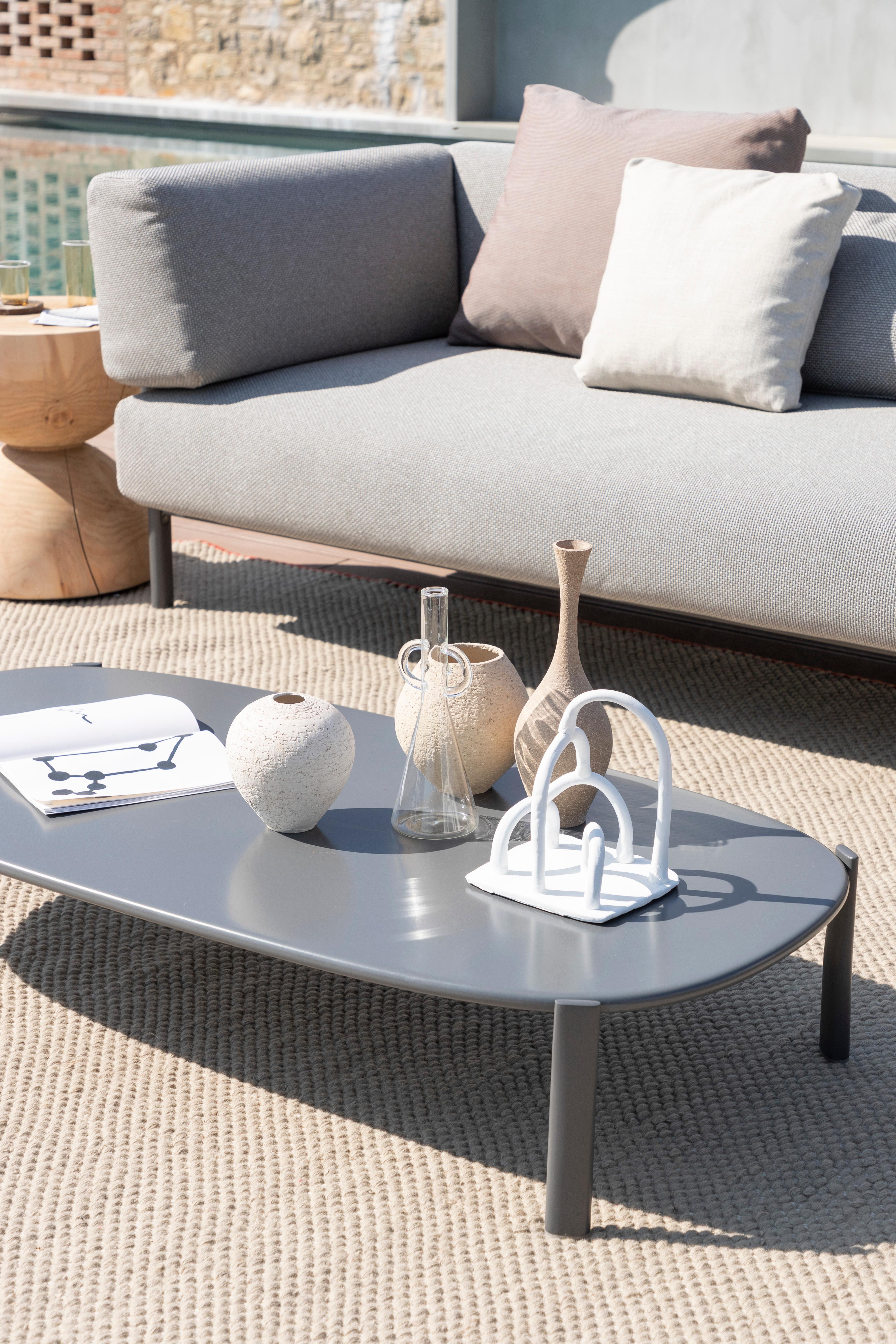 https://a.1stdibscdn.com/alias-t05o-dx-ten-angular-outdoor-sofa-in-grey-w-black-lacquered-aluminum-frame-for-sale-picture-4/22569652/f_310335221666870061689/_F5I1768_1__master.jpg