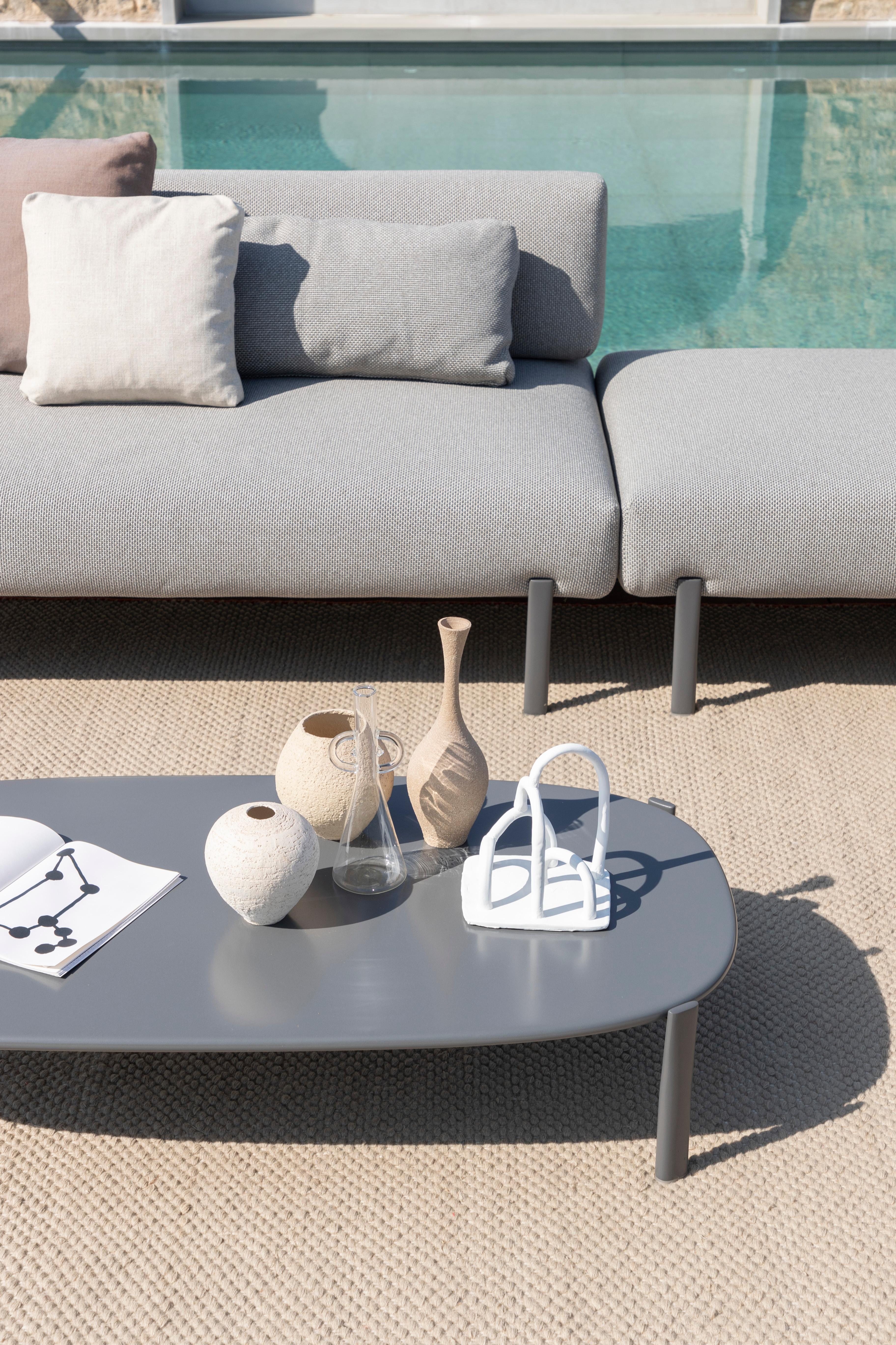 https://a.1stdibscdn.com/alias-t05o-dx-ten-angular-outdoor-sofa-in-grey-w-black-lacquered-aluminum-frame-for-sale-picture-5/22569652/f_310335221666870095891/_F5I1775_1__master.jpg