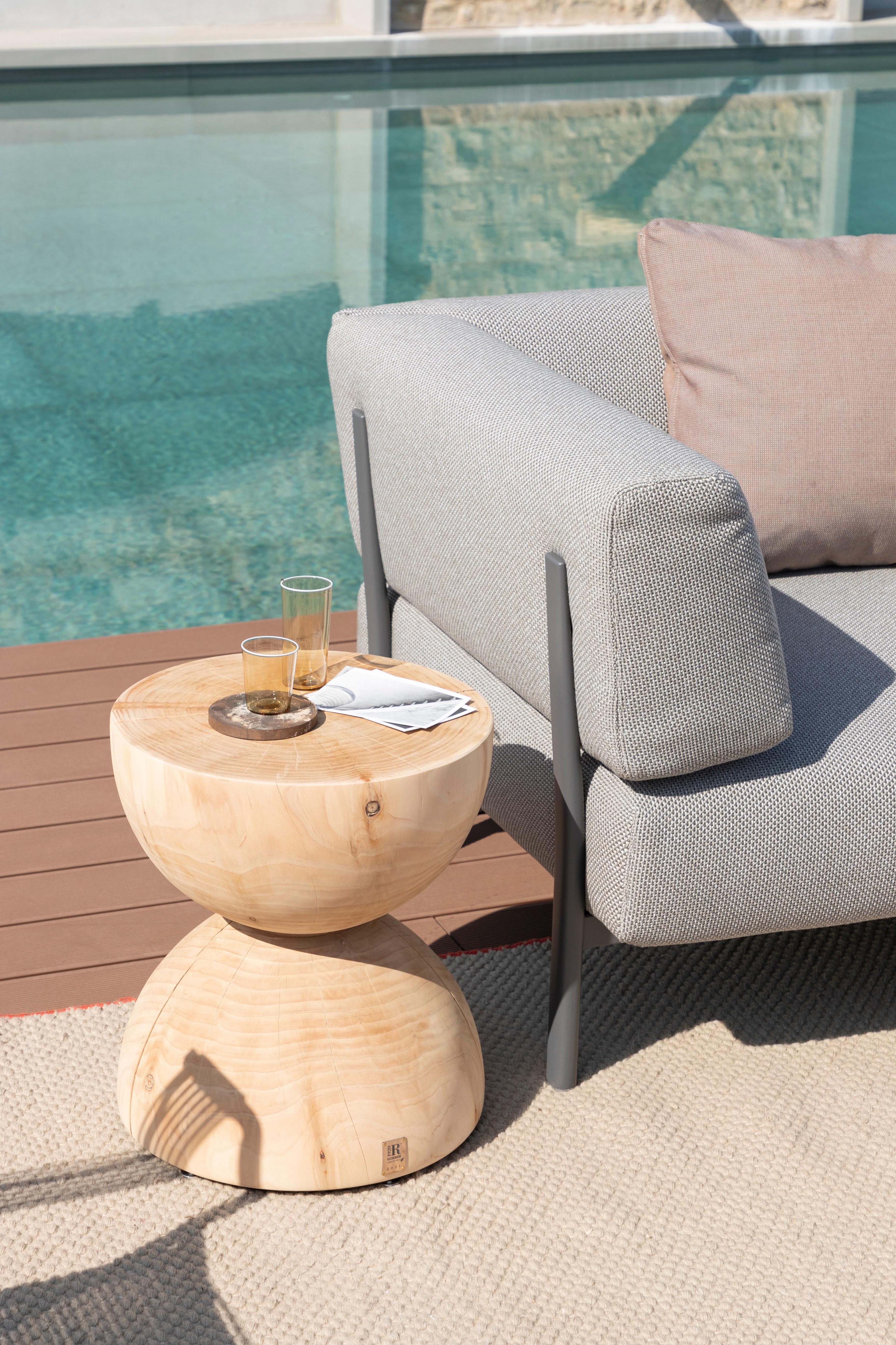 https://a.1stdibscdn.com/alias-t05o-dx-ten-angular-outdoor-sofa-in-white-sand-lacquered-aluminum-frame-for-sale-picture-6/22569652/f_310334821666869631569/_F5I1776_master.jpg